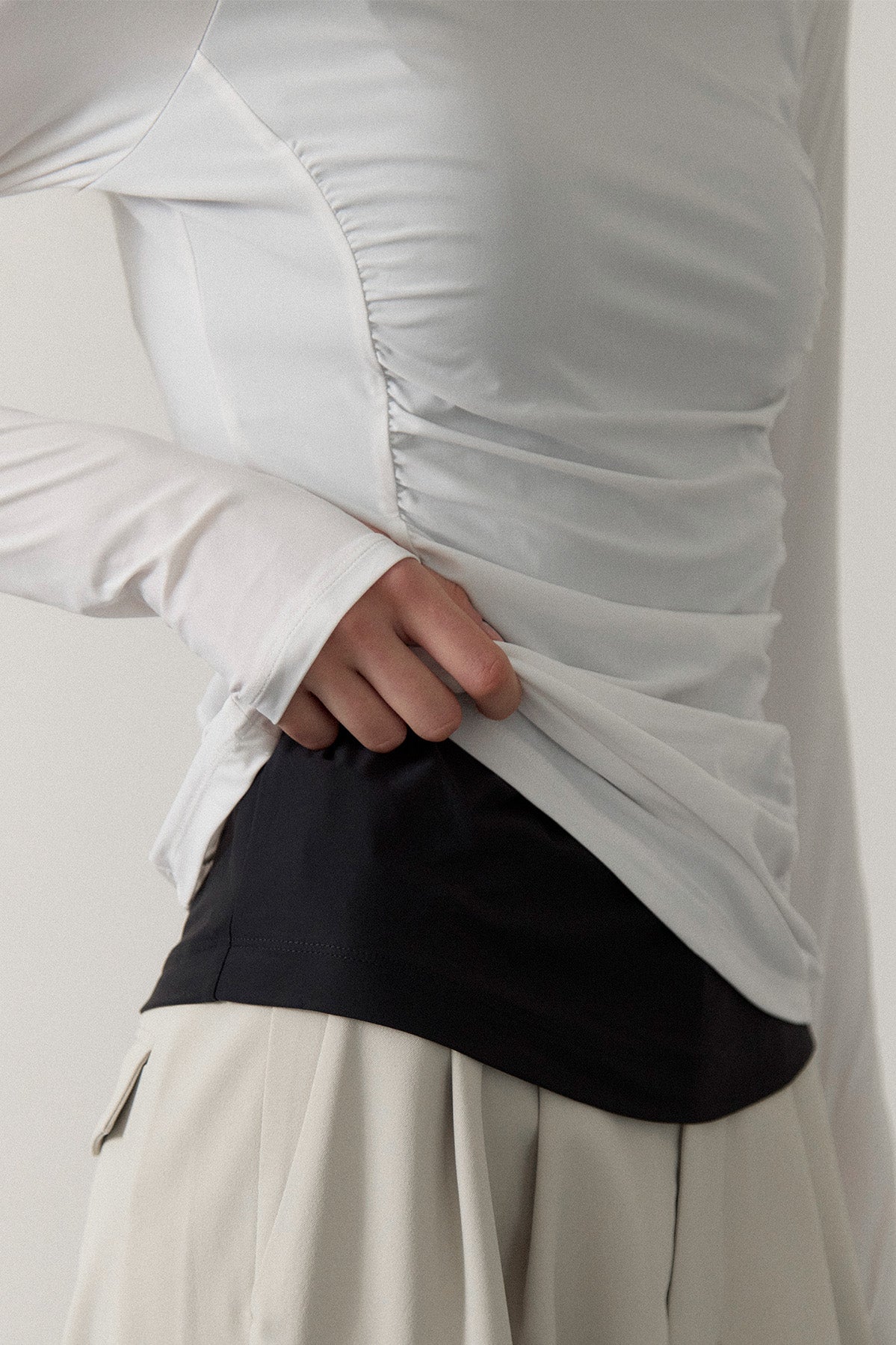 MOCKNECK GATHER TOP - White