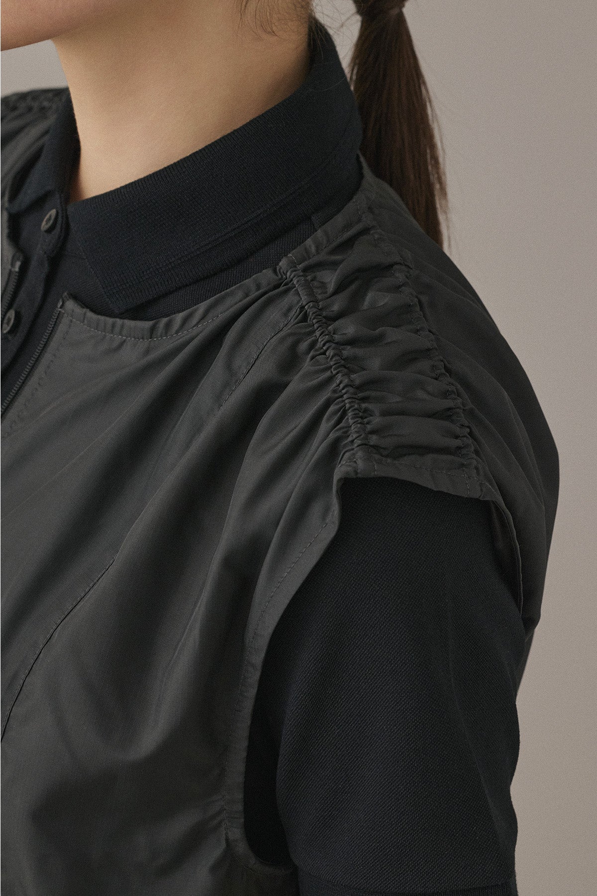 GATHER RIP LIGHT VEST - Charcoal