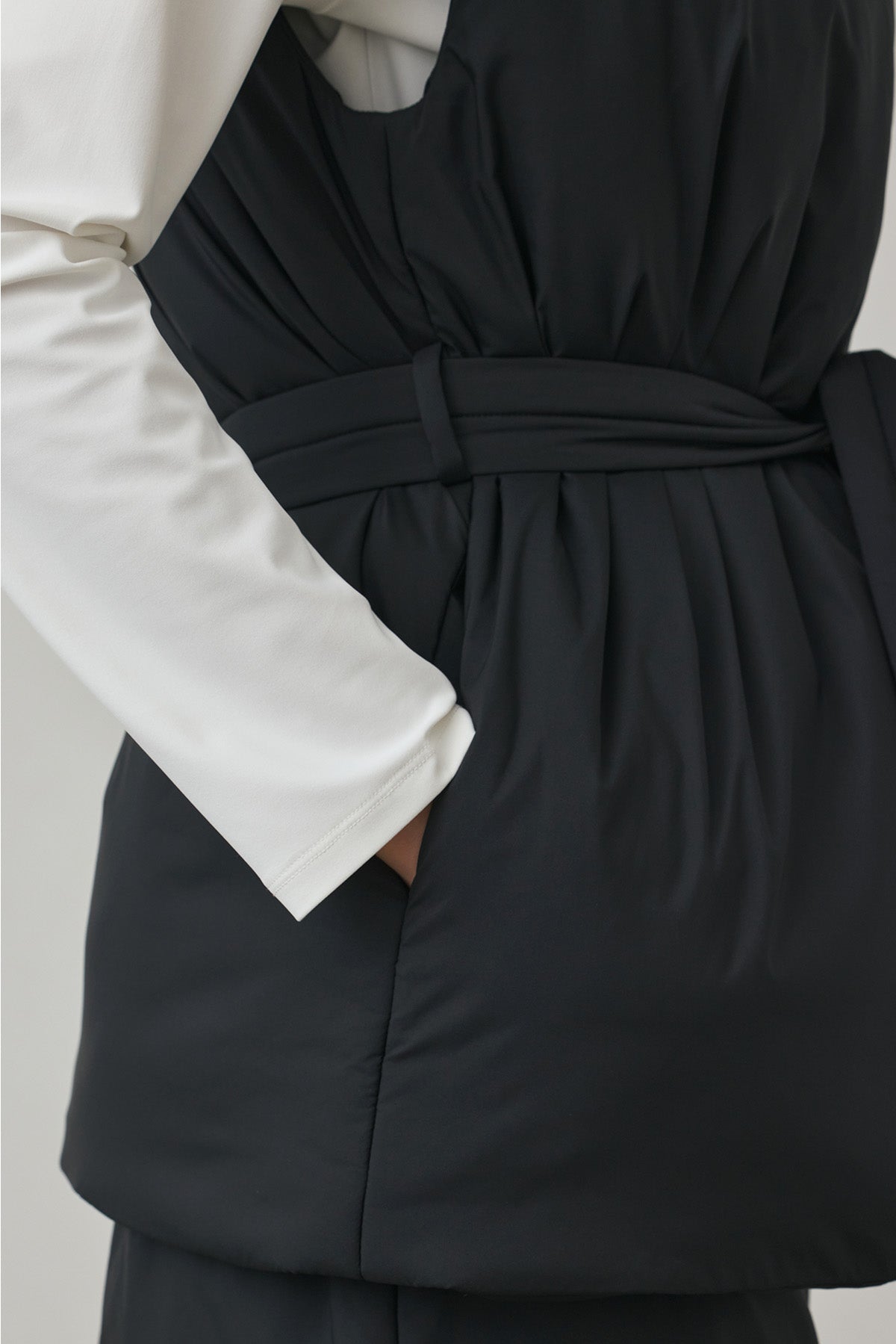 SOFT FEEL WARM VEST - Black