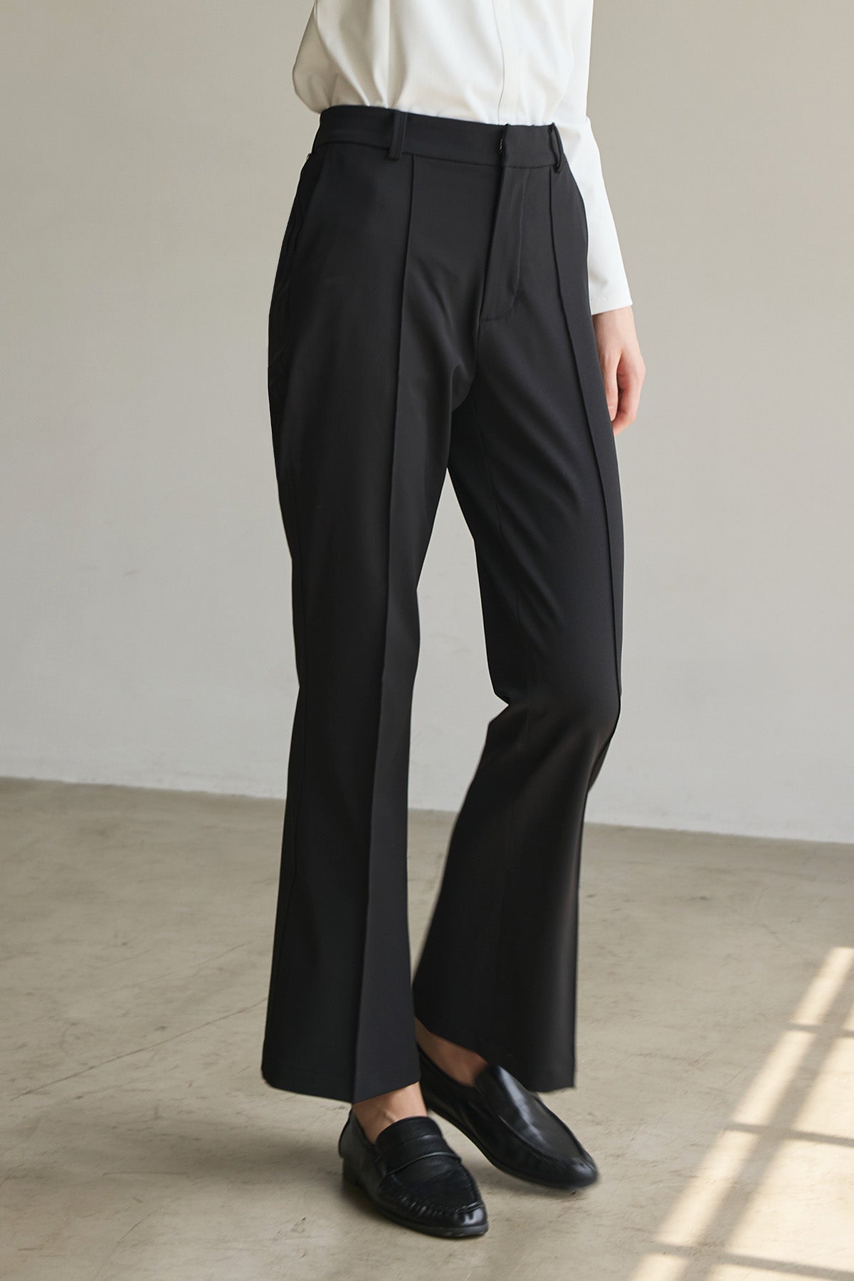 FIRST FLARE PANTS - Black