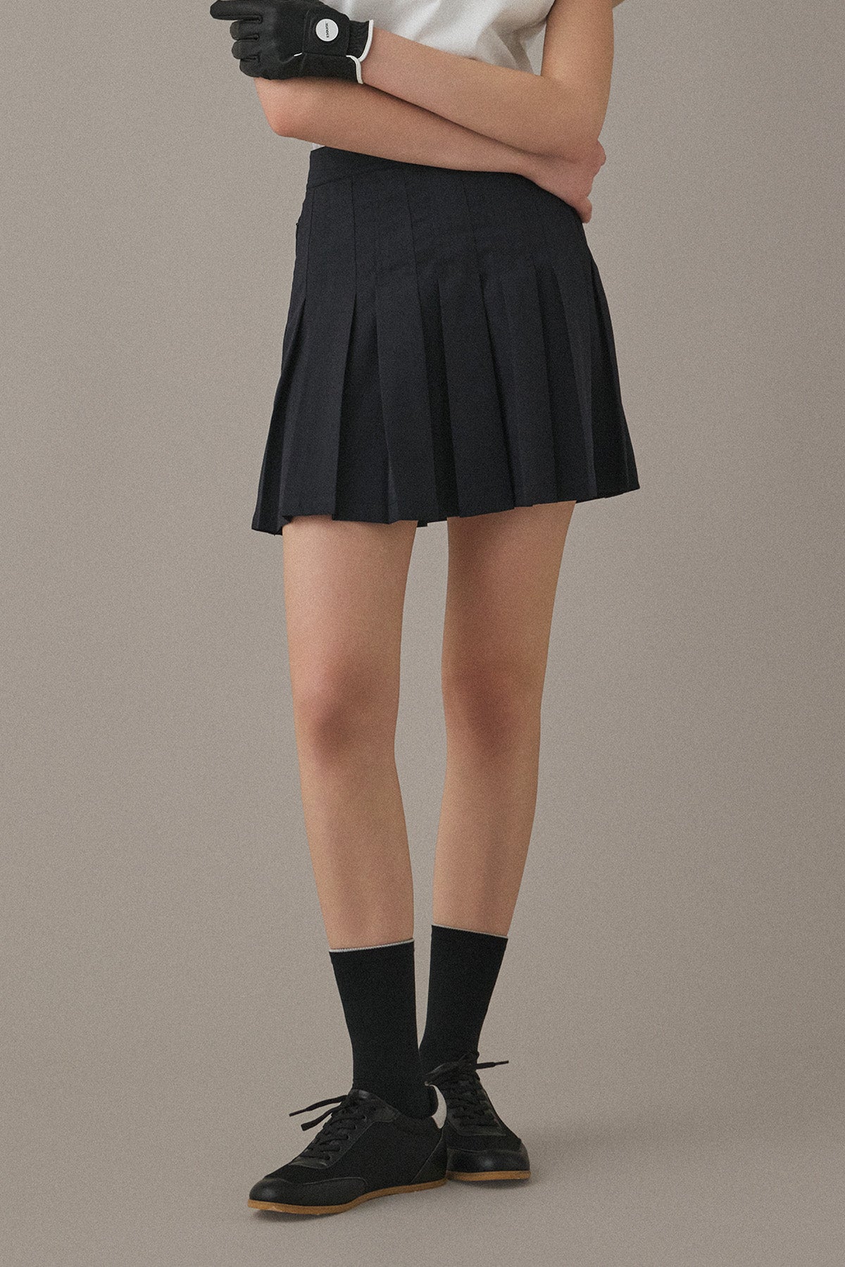 FLOWING PLEATS SKIRT - Black