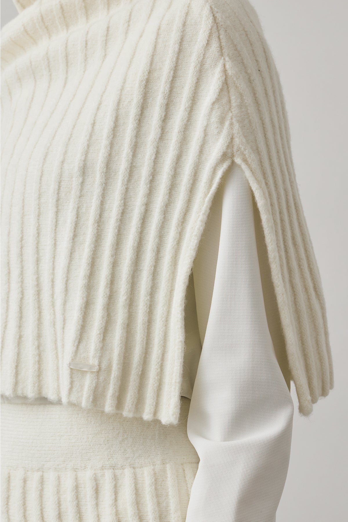 ECO-KNIT RIBBED CAPE - White