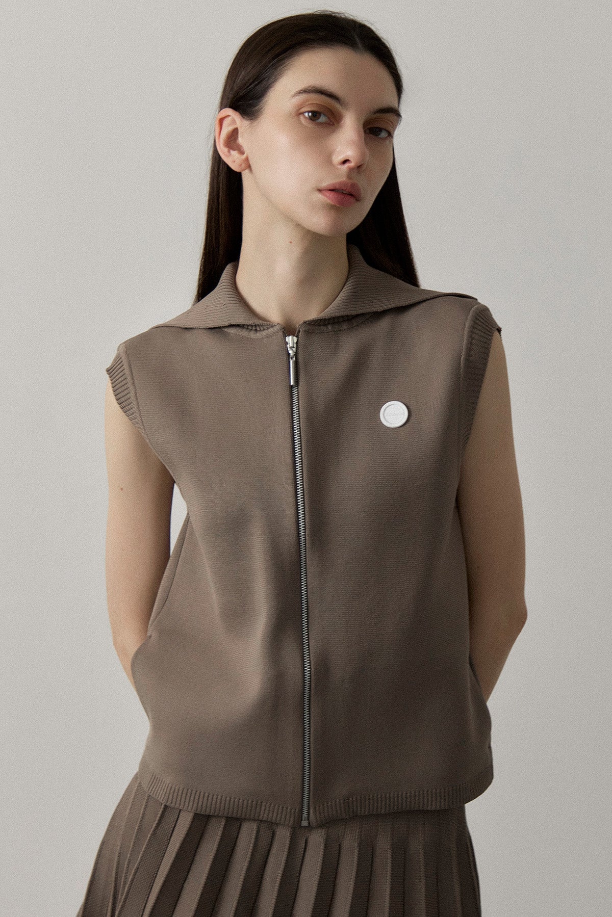 RECYCLED SMOOTH-KNIT VEST - Beige