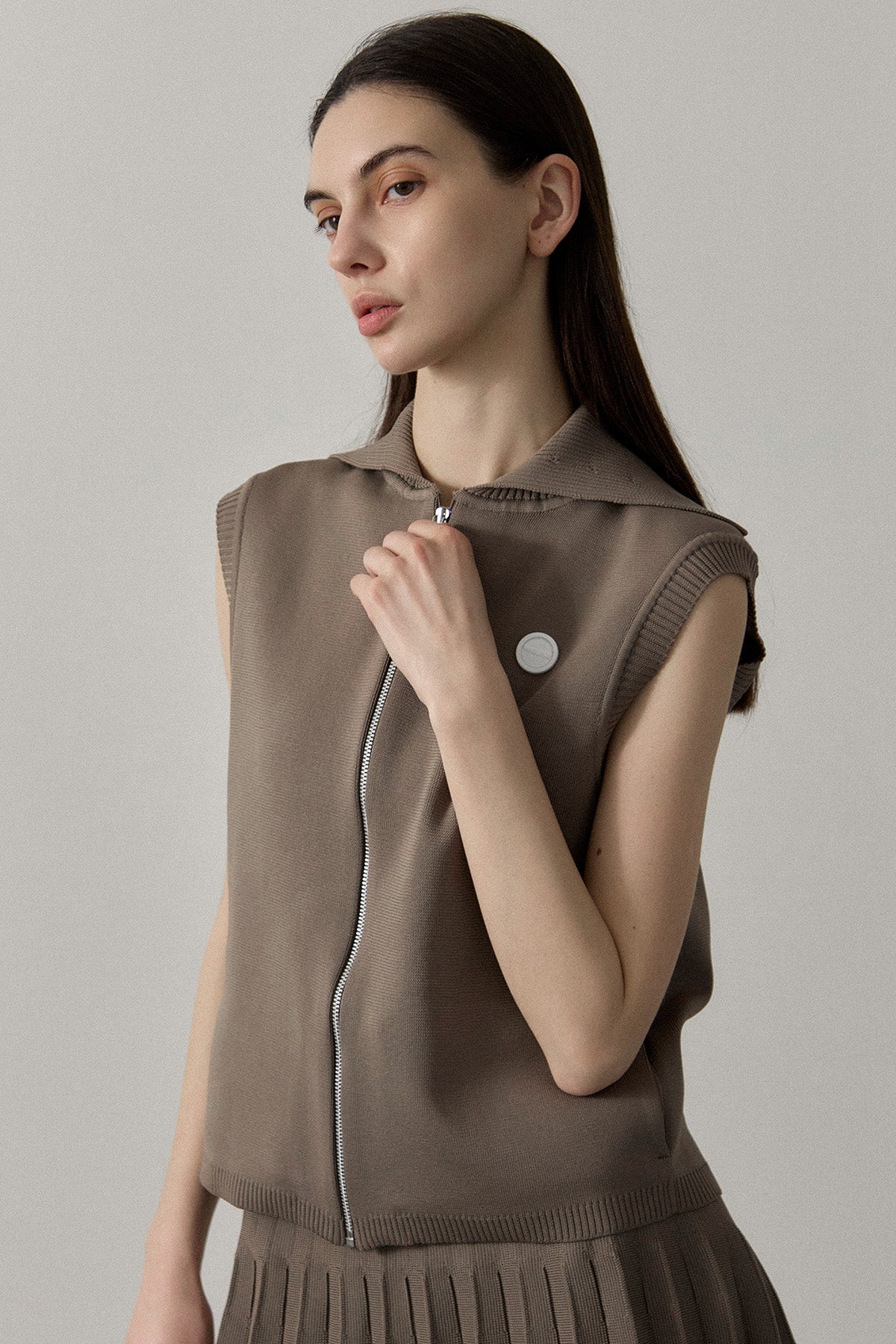 RECYCLED SMOOTH-KNIT VEST - Beige