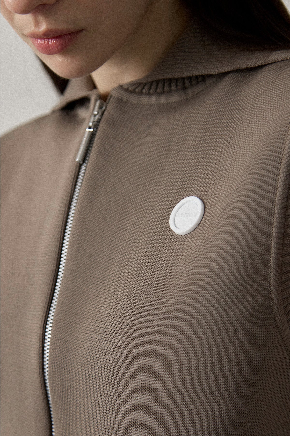 RECYCLED SMOOTH-KNIT VEST - Beige