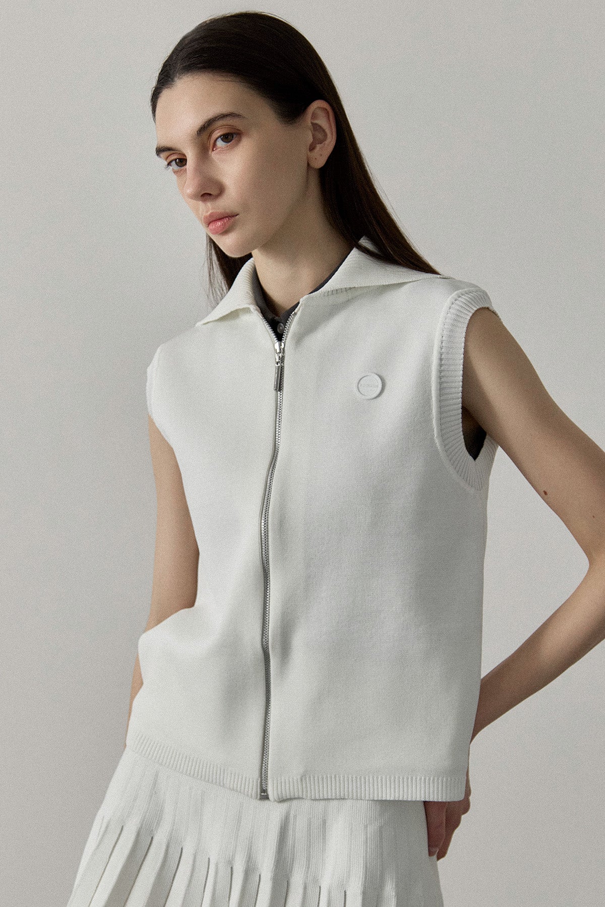 RECYCLED SMOOTH-KNIT VEST - White