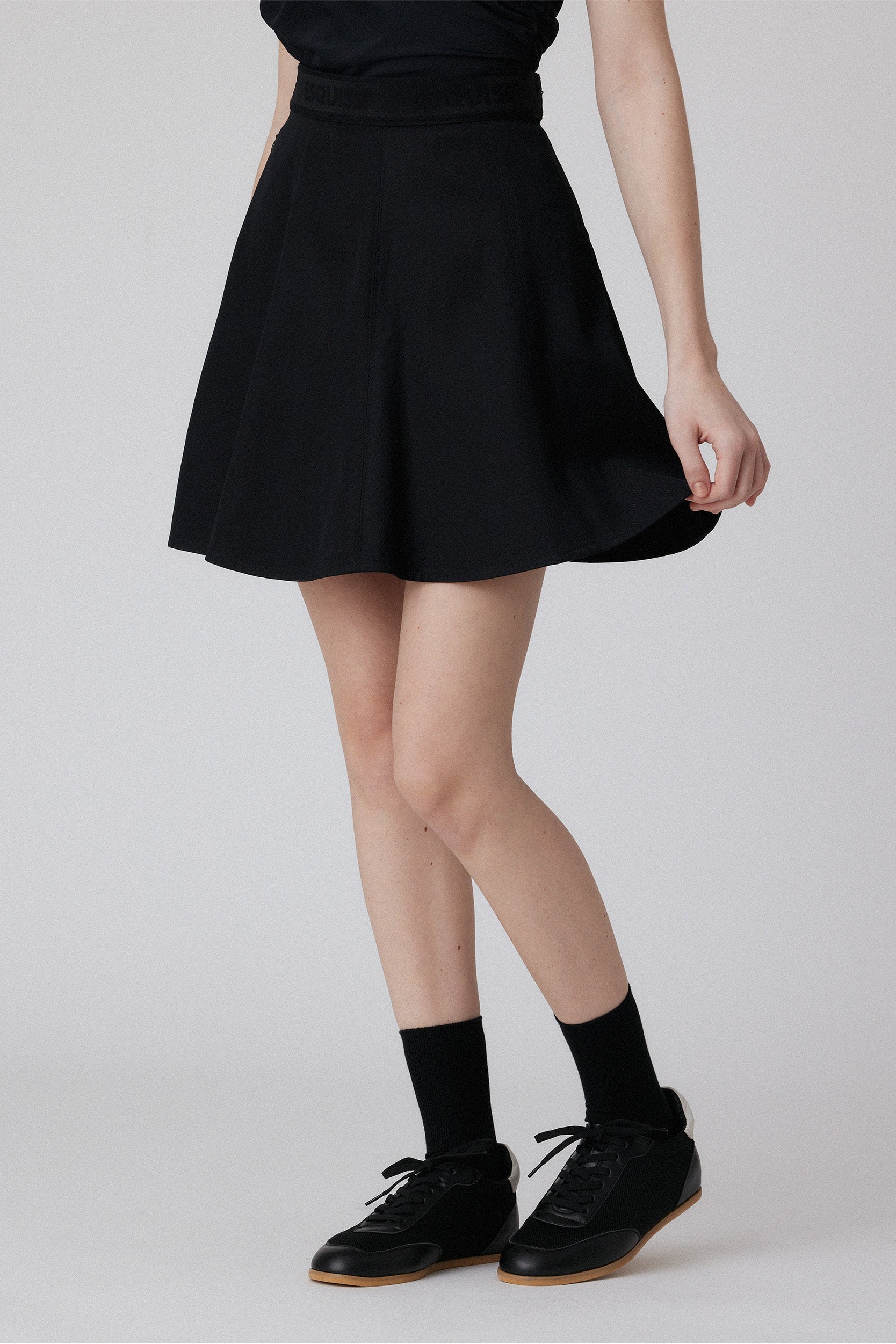 MINIMAL FLARE SKIRT - Black