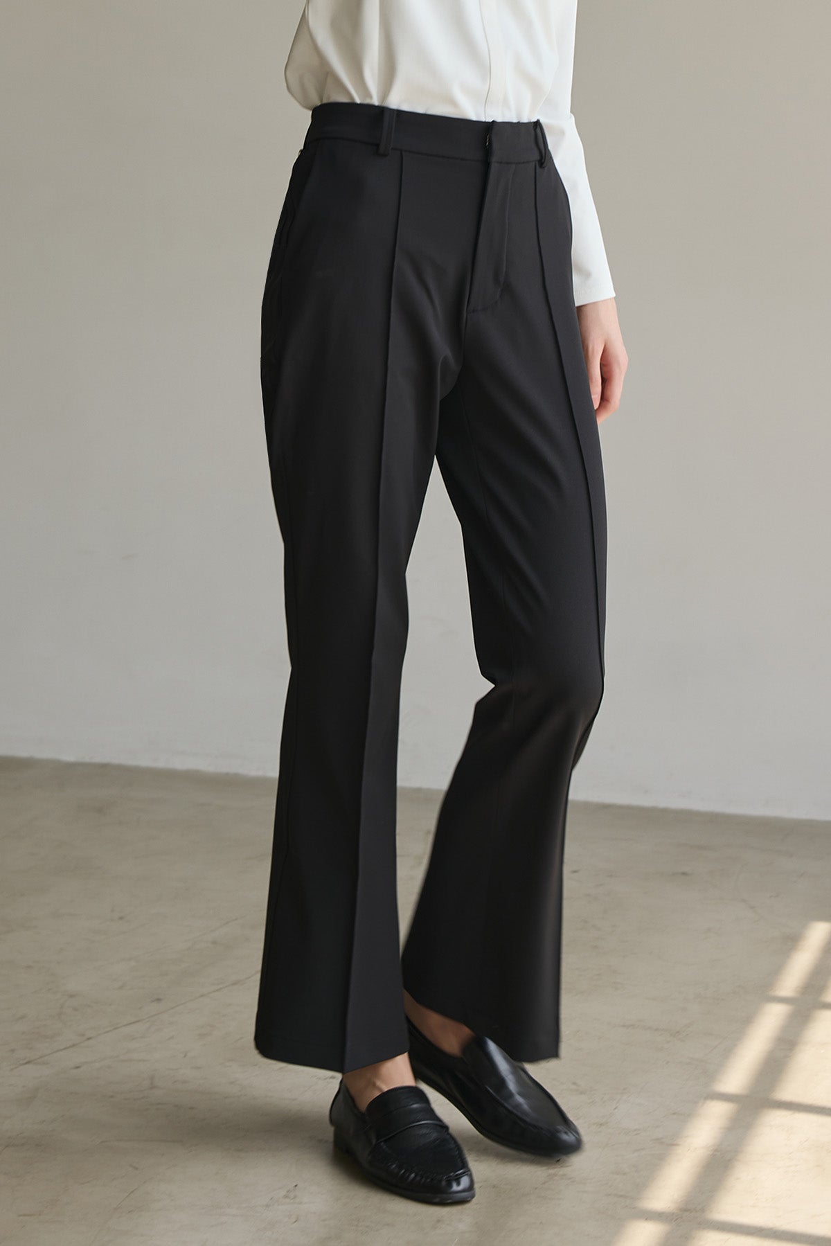 FIRST FLARE PANTS - Black