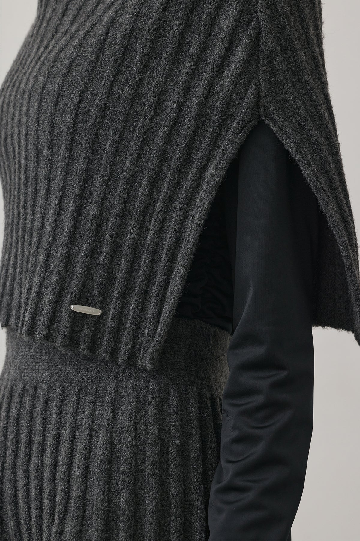 ECO-KNIT RIBBED CAPE - Gray