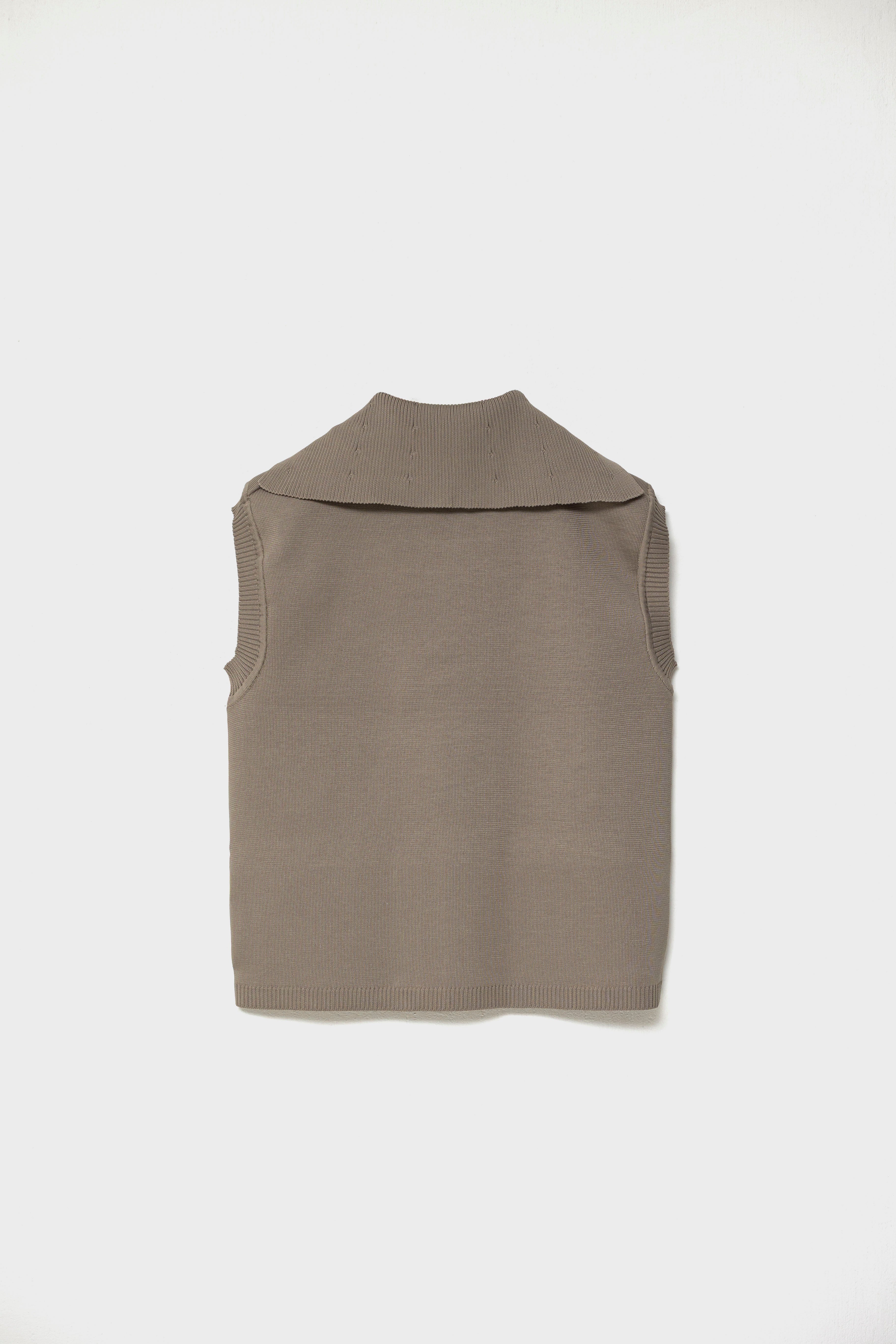 RECYCLED SMOOTH-KNIT VEST - Beige