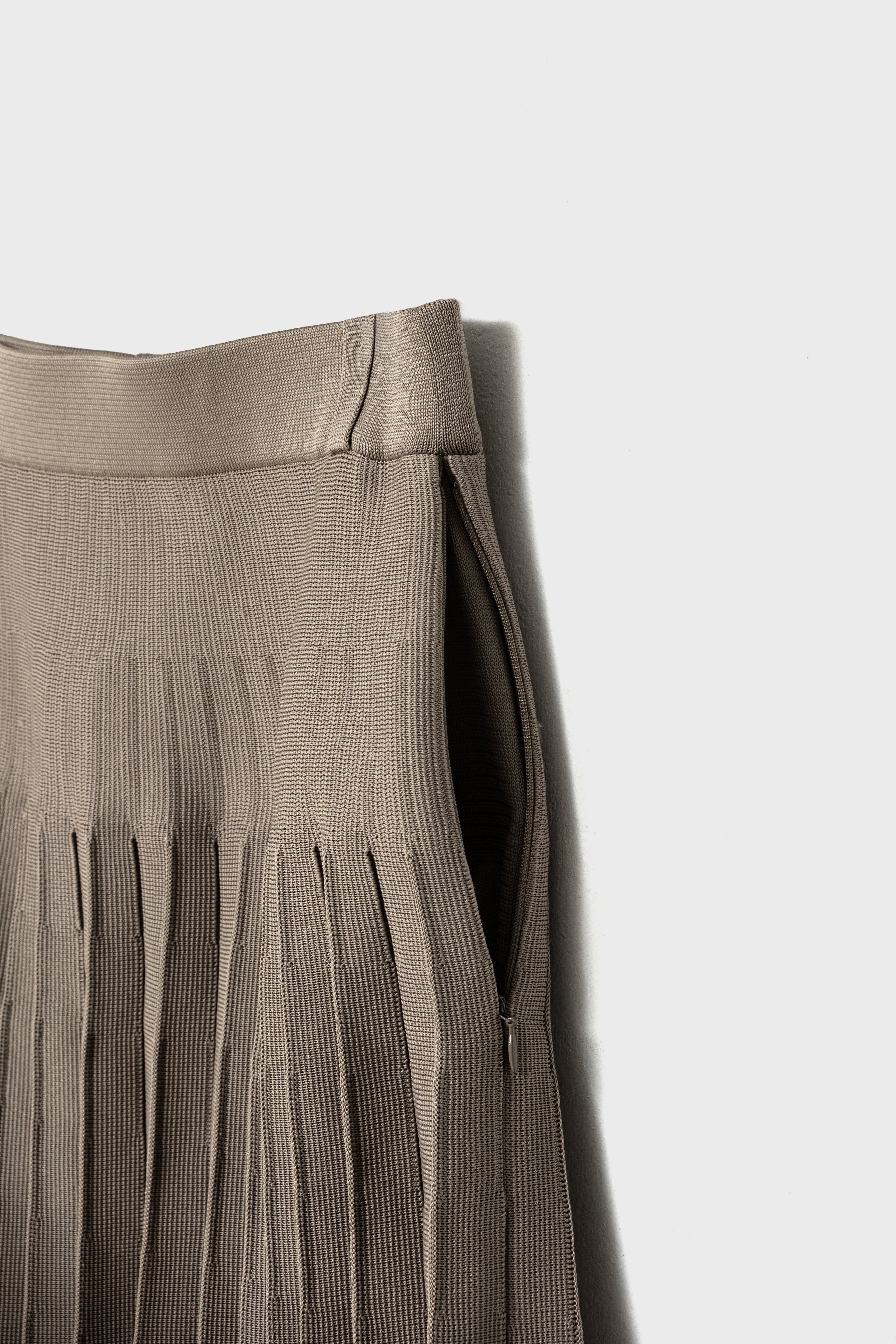 RECYCLED SMOOTH-KNIT PLEATS - Beige
