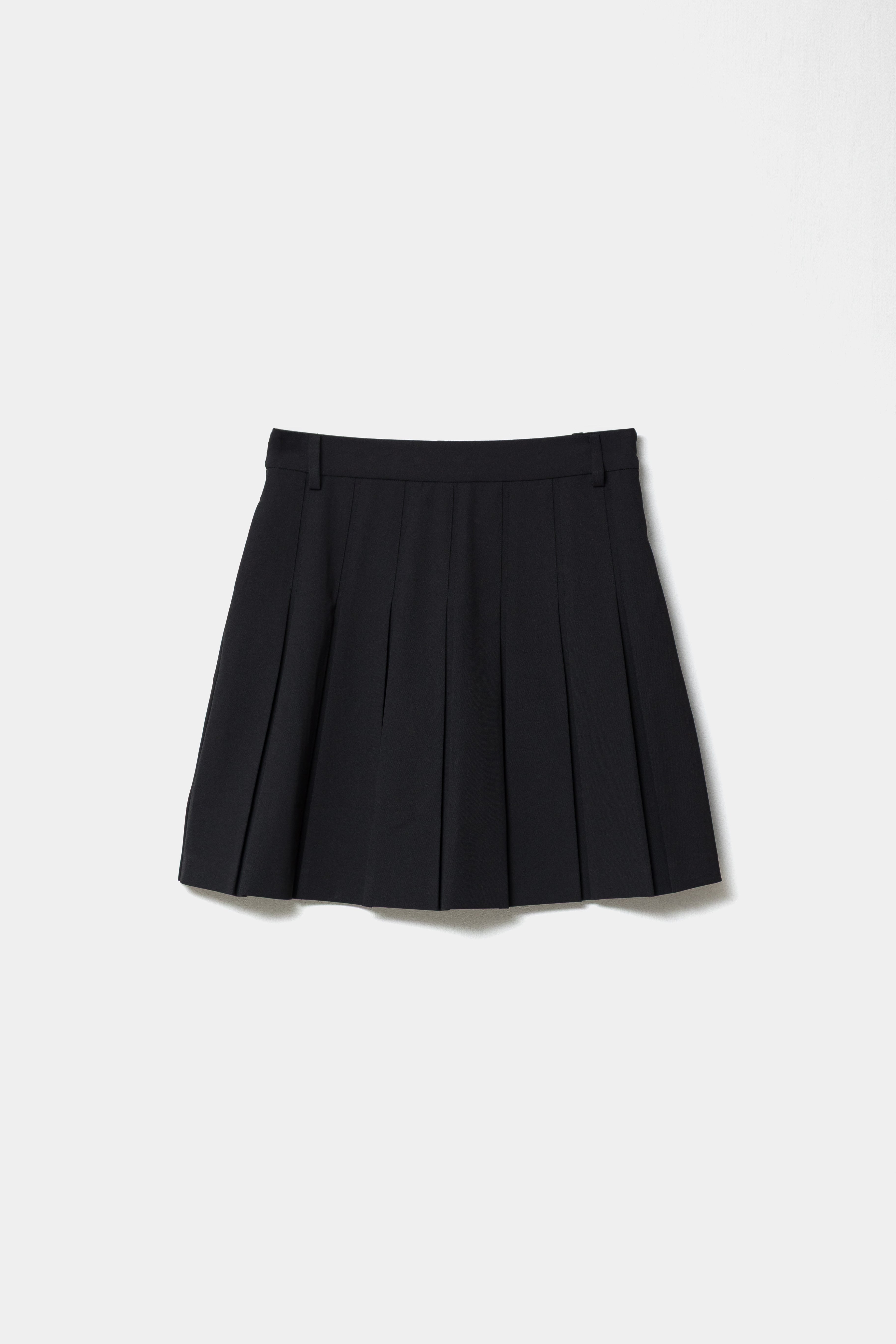 ESSENTIAL GOLF PLEATS SKIRT - Black