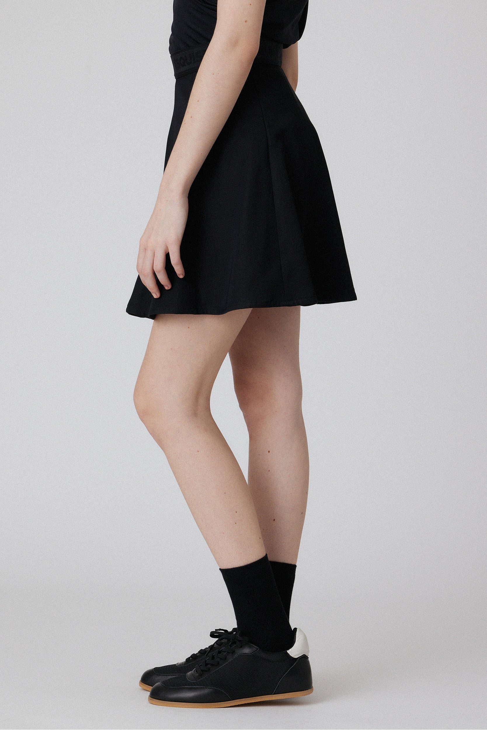 MINIMAL FLARE SKIRT - Black