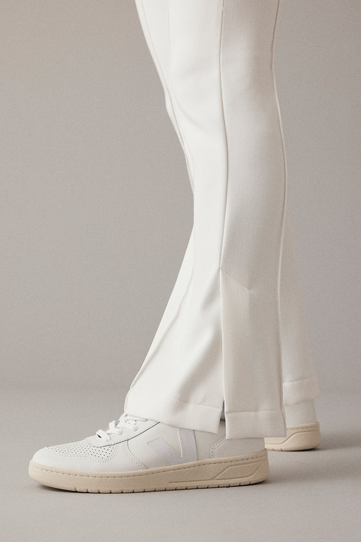 Earth Walker - White