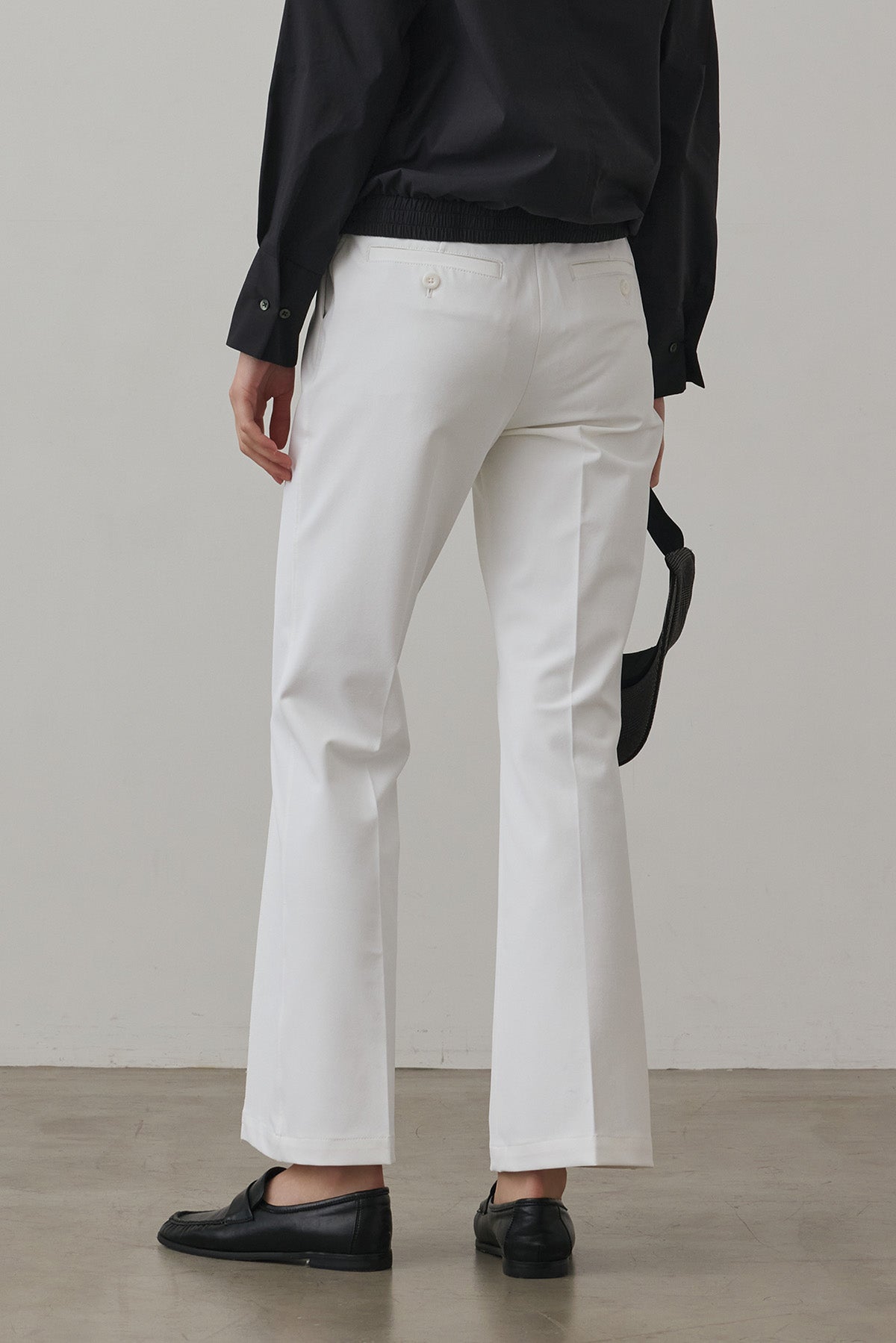 FIRST FLARE PANTS - White