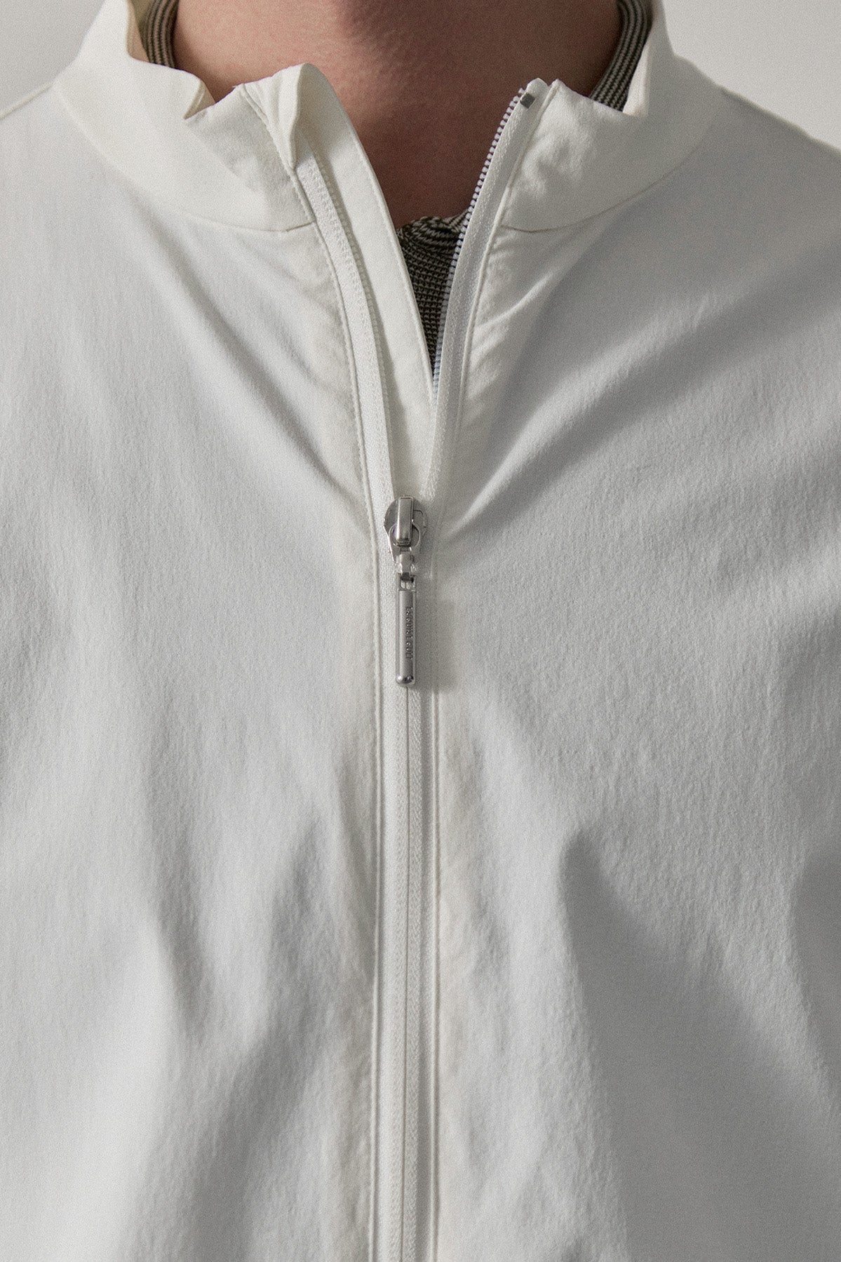 LIGHTFORM ZIP JACKET - White