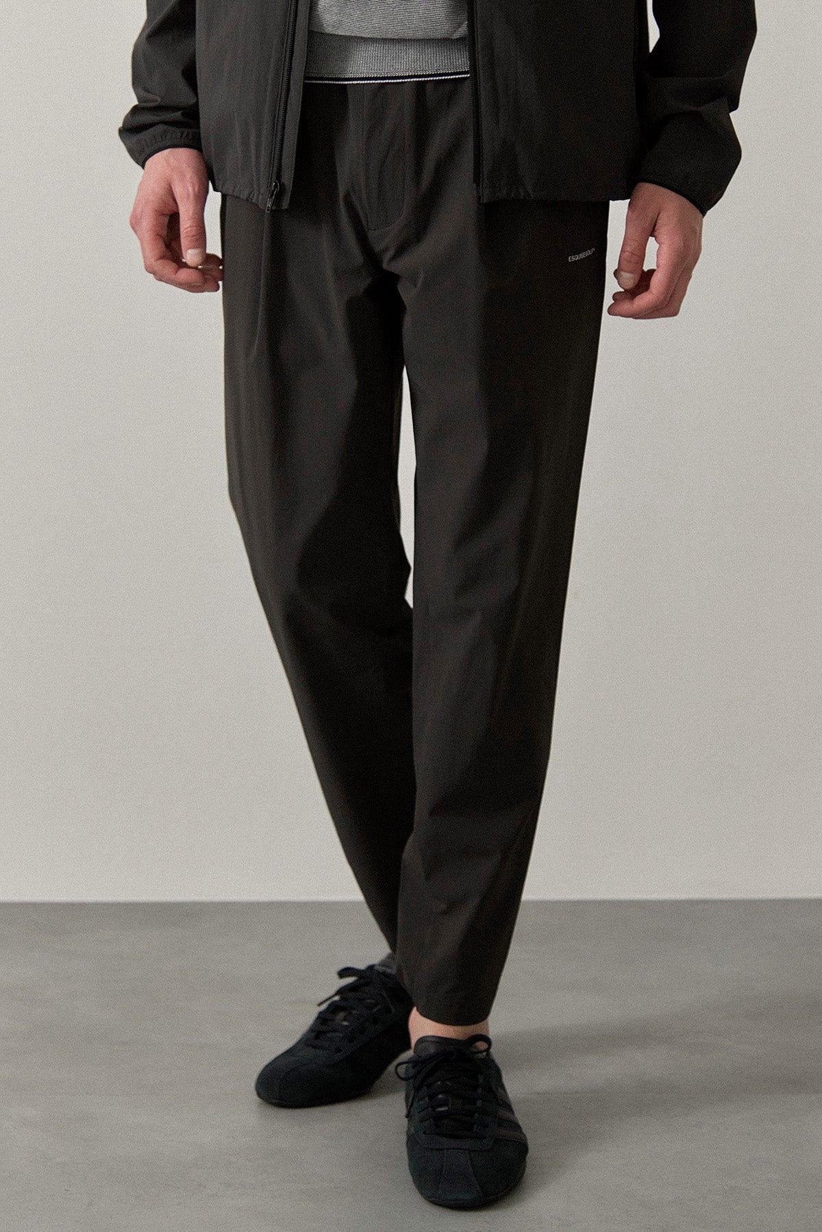 LIGHTFORM SLIM JOGGERS - Black