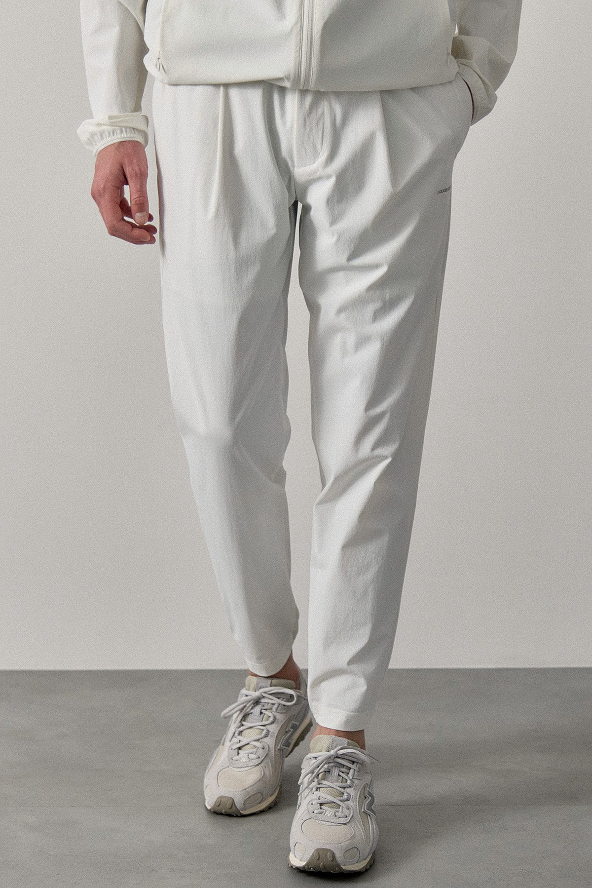 LIGHTFORM SLIM JOGGERS - White