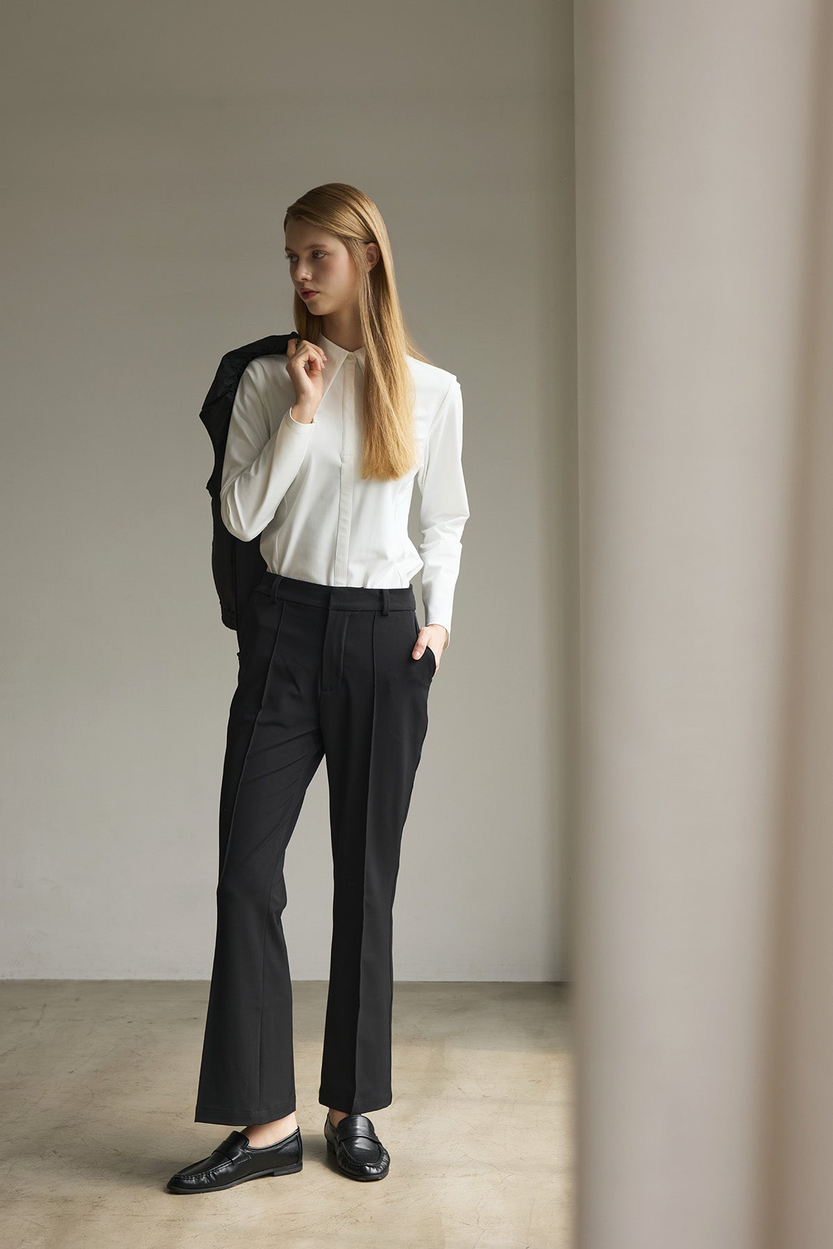 FIRST FLARE PANTS - Black