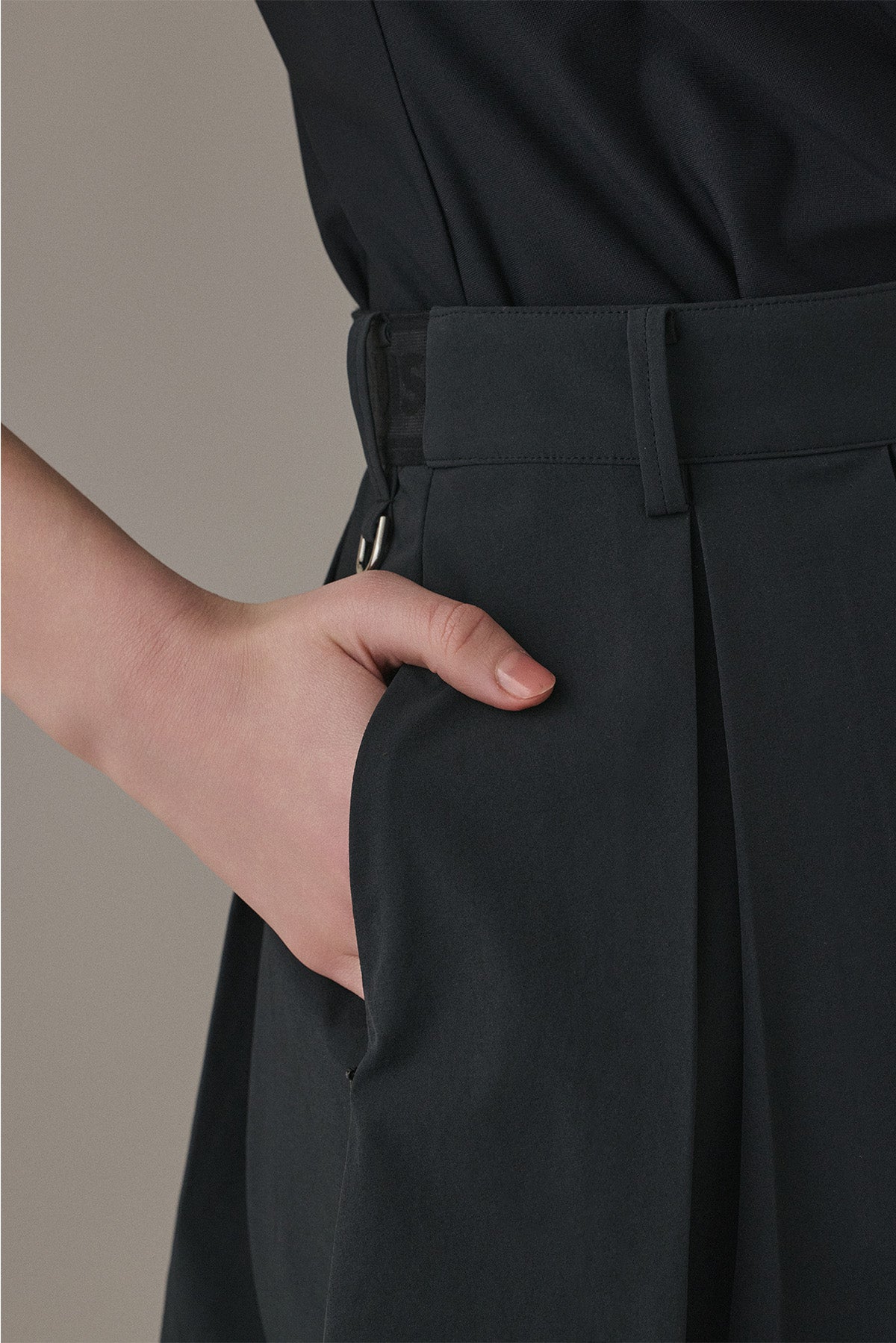 ROMAN FLARE SKIRT - Black