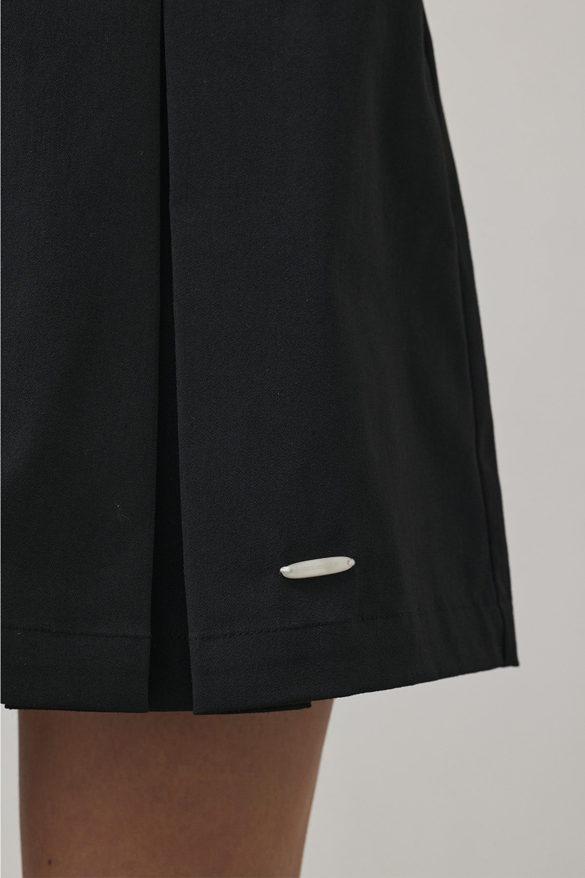 DAILY BOX PLEATS - Black