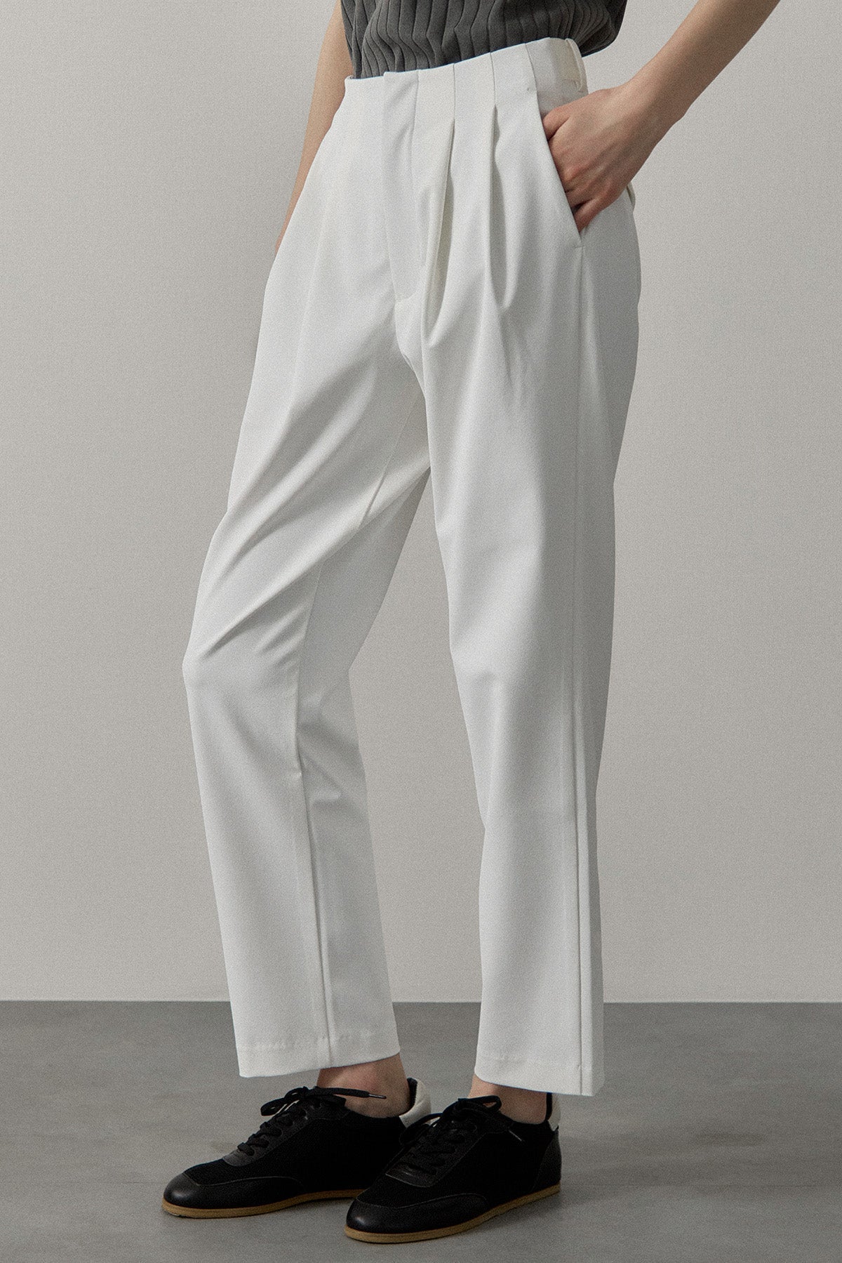 RELAXED DOUBLE PLEATS TROUSERS - White