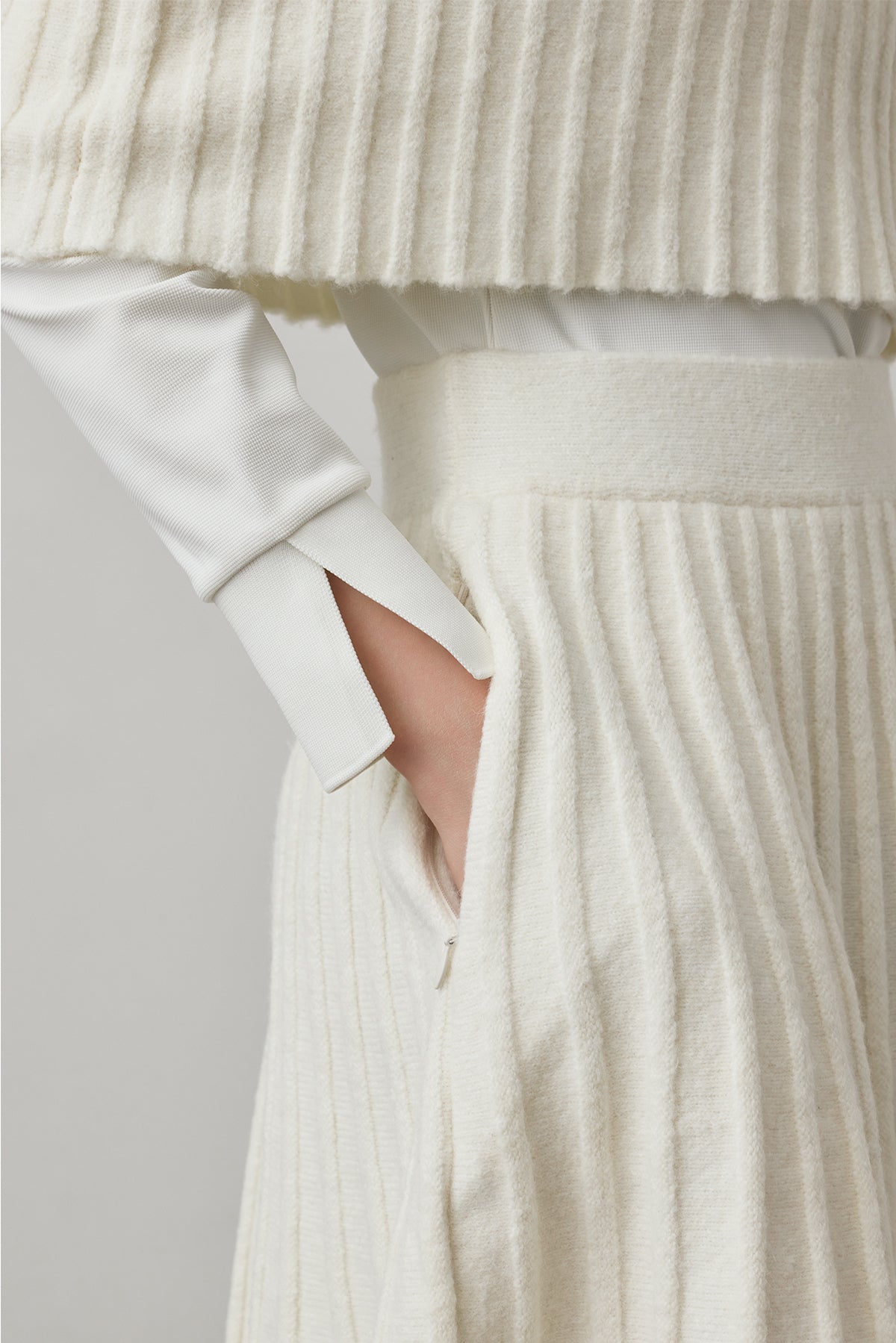 ECO-KNIT PLEATS SKIRT - White
