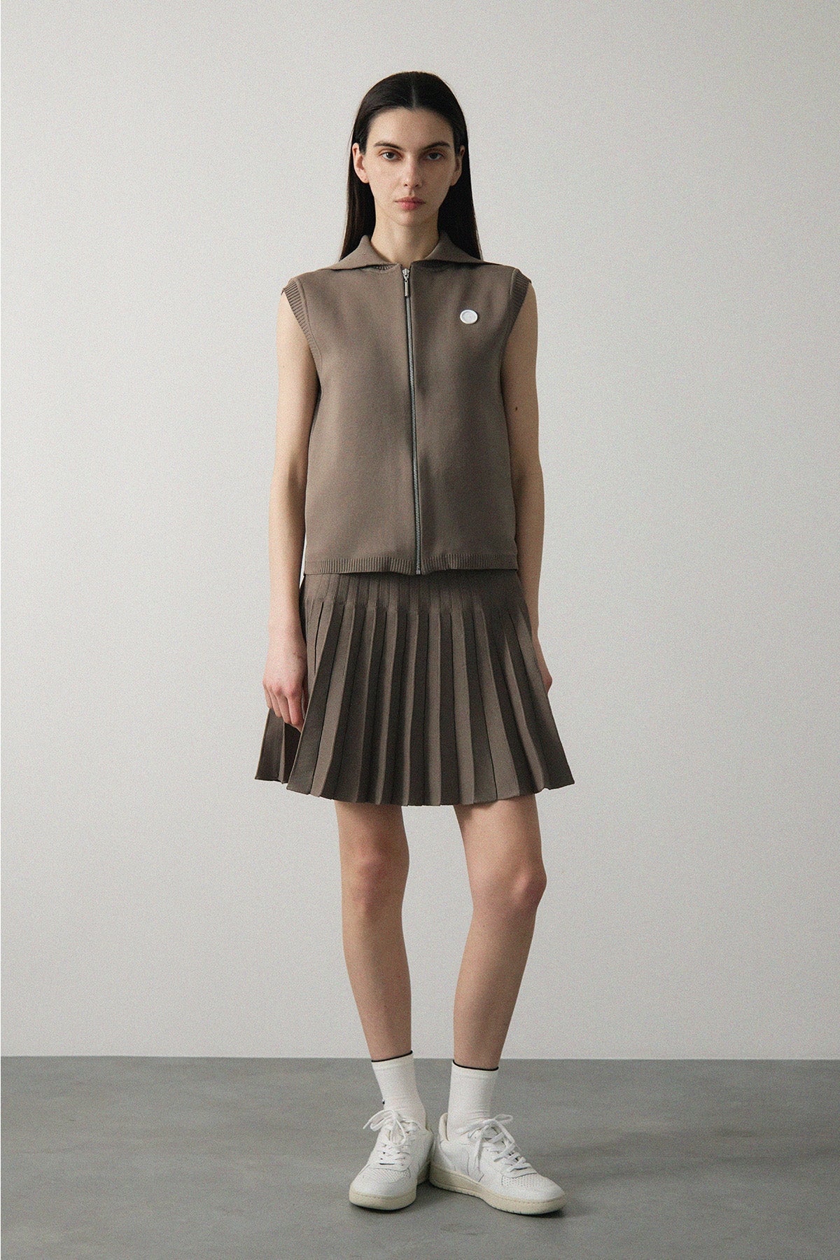 RECYCLED SMOOTH-KNIT VEST - Beige