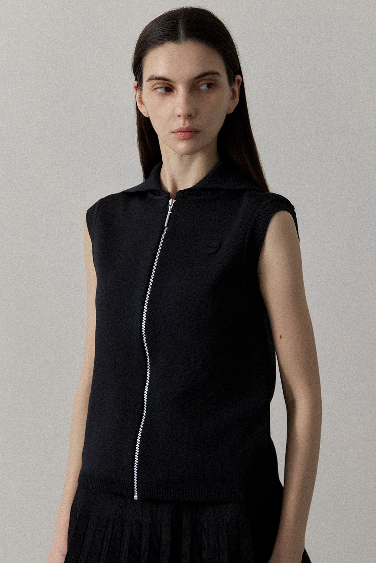 RECYCLED SMOOTH-KNIT VEST - Black