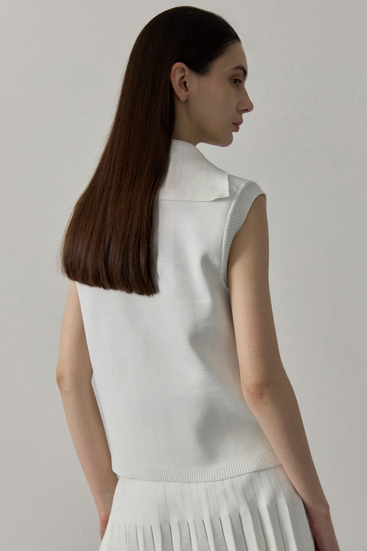 RECYCLED SMOOTH-KNIT VEST - White