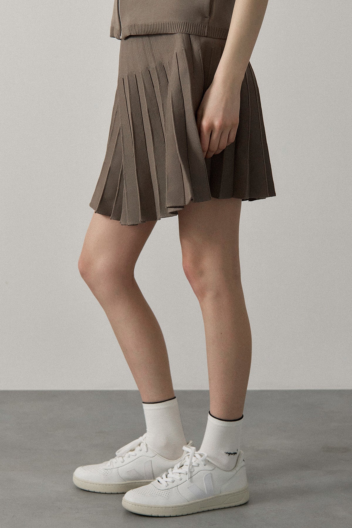 RECYCLED SMOOTH-KNIT PLEATS - Beige
