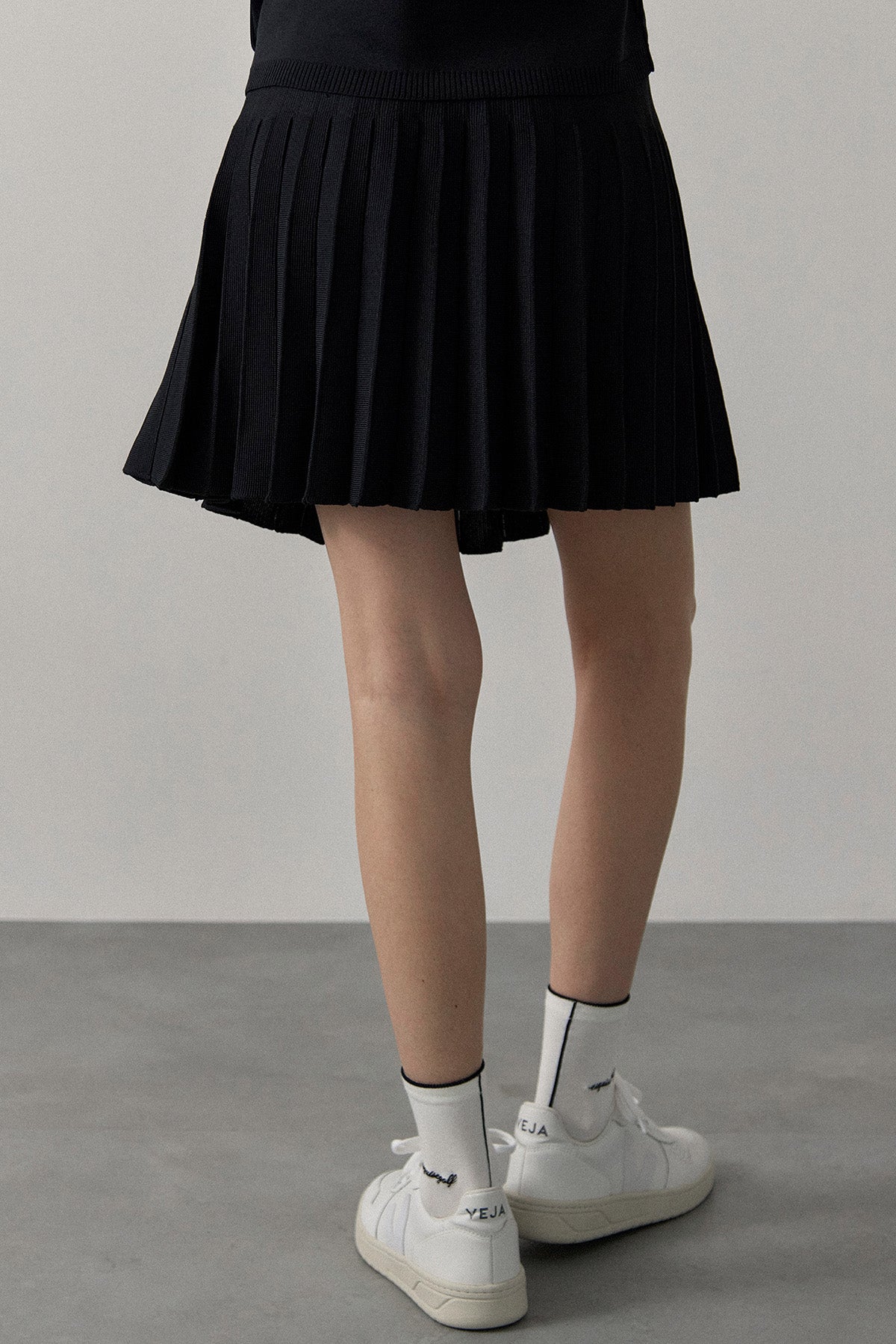 RECYCLED SMOOTH-KNIT PLEATS - Black