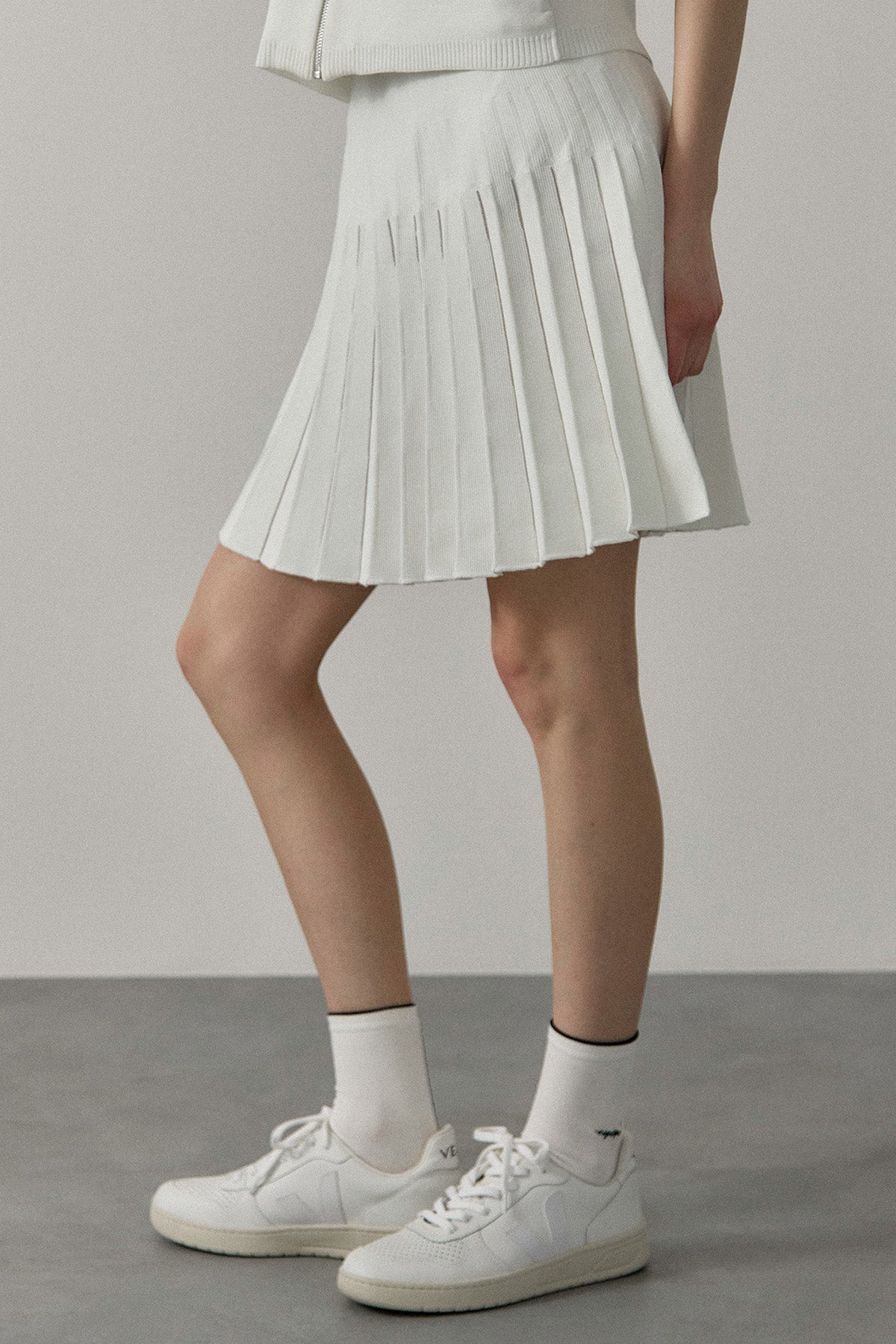 RECYCLED SMOOTH-KNIT PLEATS - White
