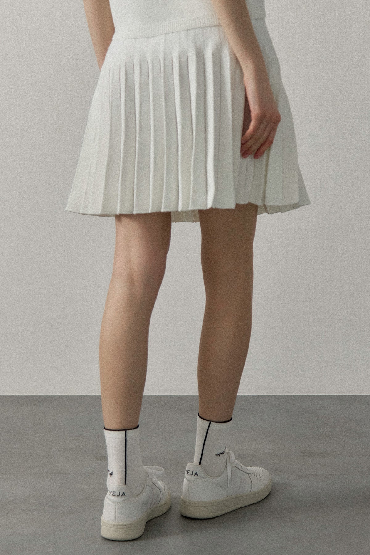 RECYCLED SMOOTH-KNIT PLEATS - White