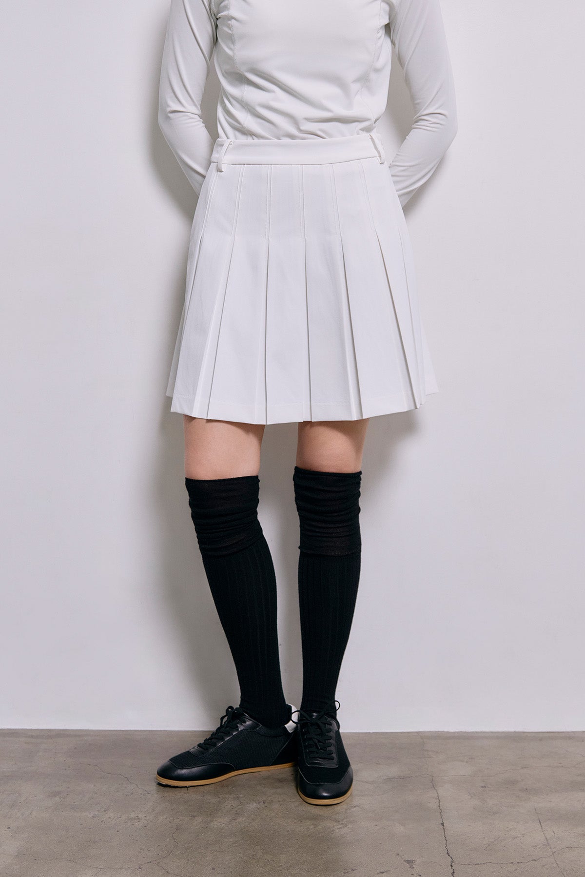 ESSENTIAL GOLF PLEATS SKIRT - White