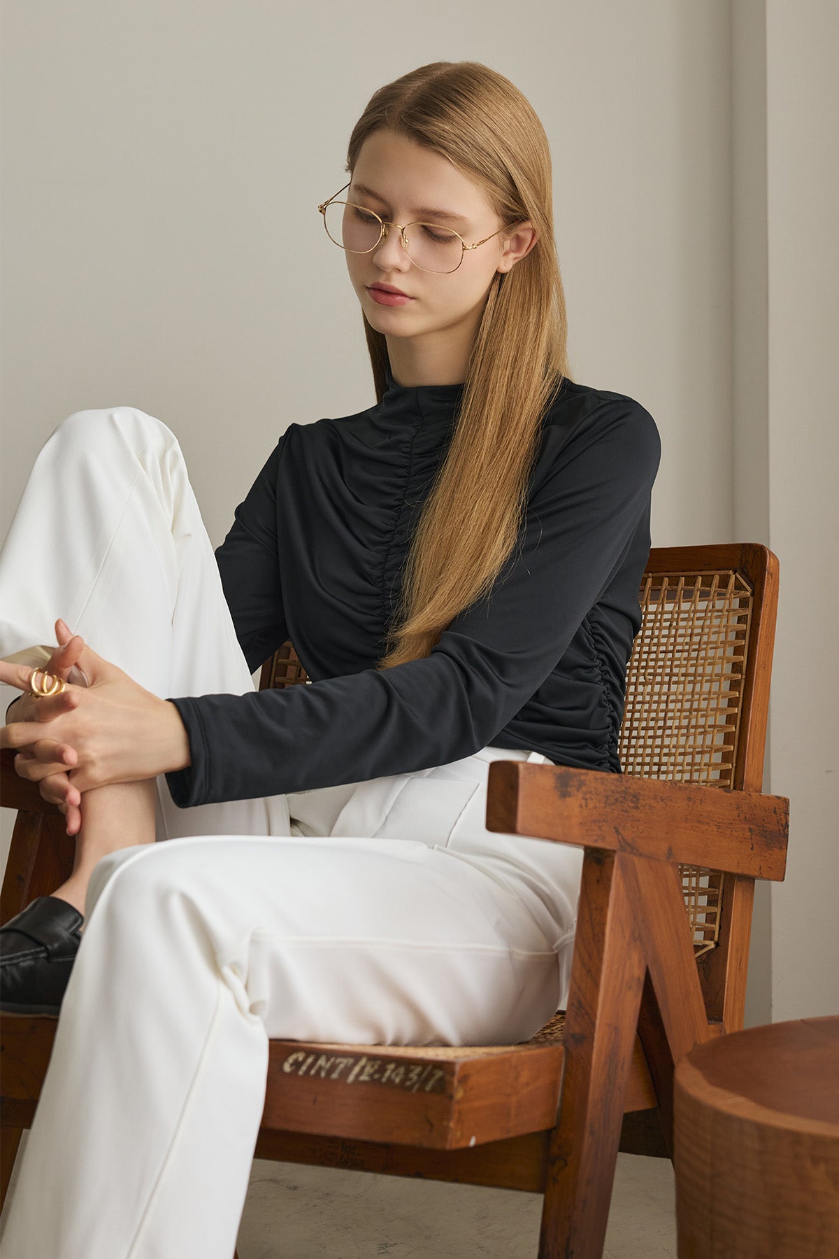 GATHER STRETCH TOP - Black