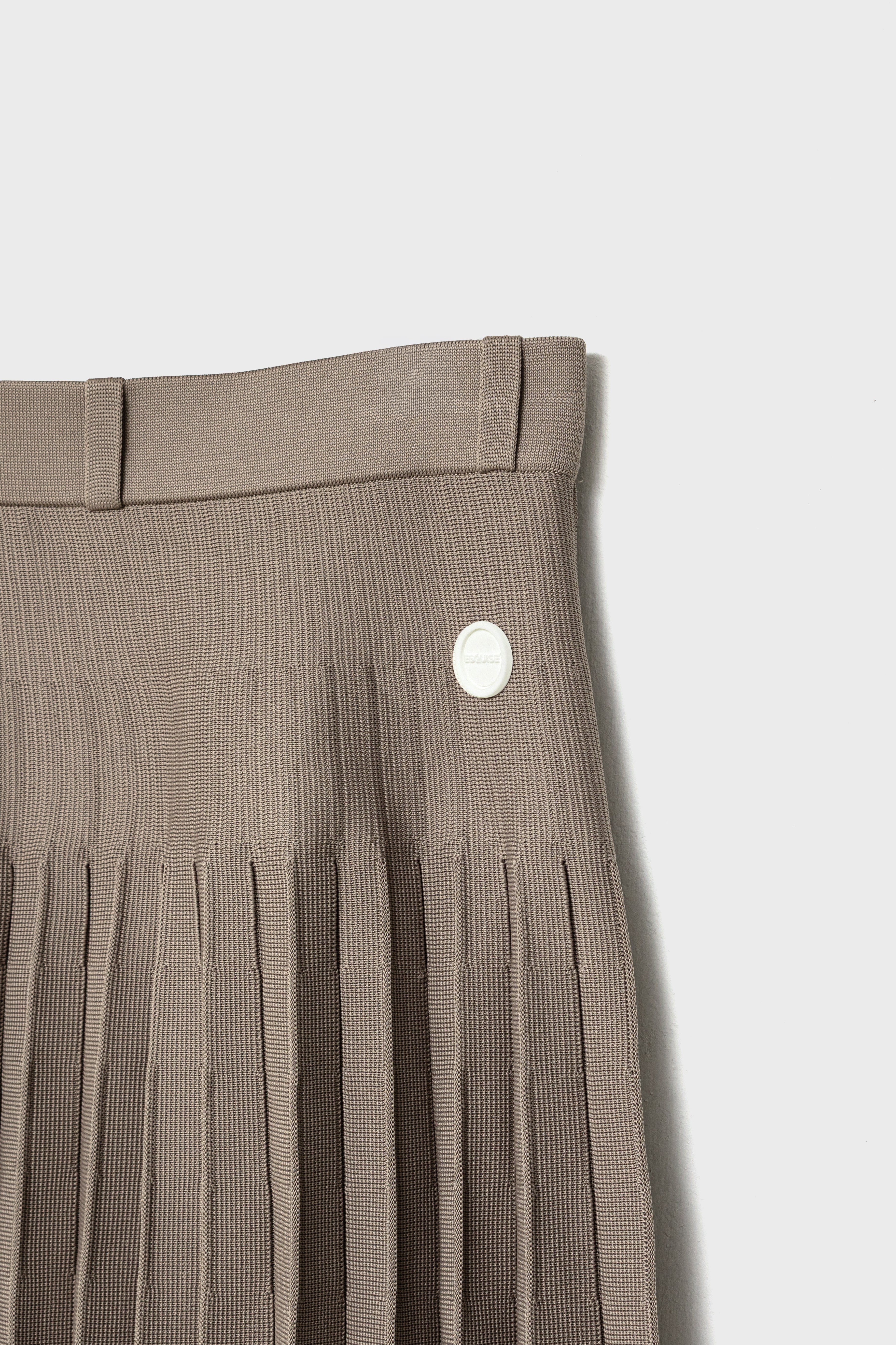 RECYCLED SMOOTH-KNIT PLEATS - Beige