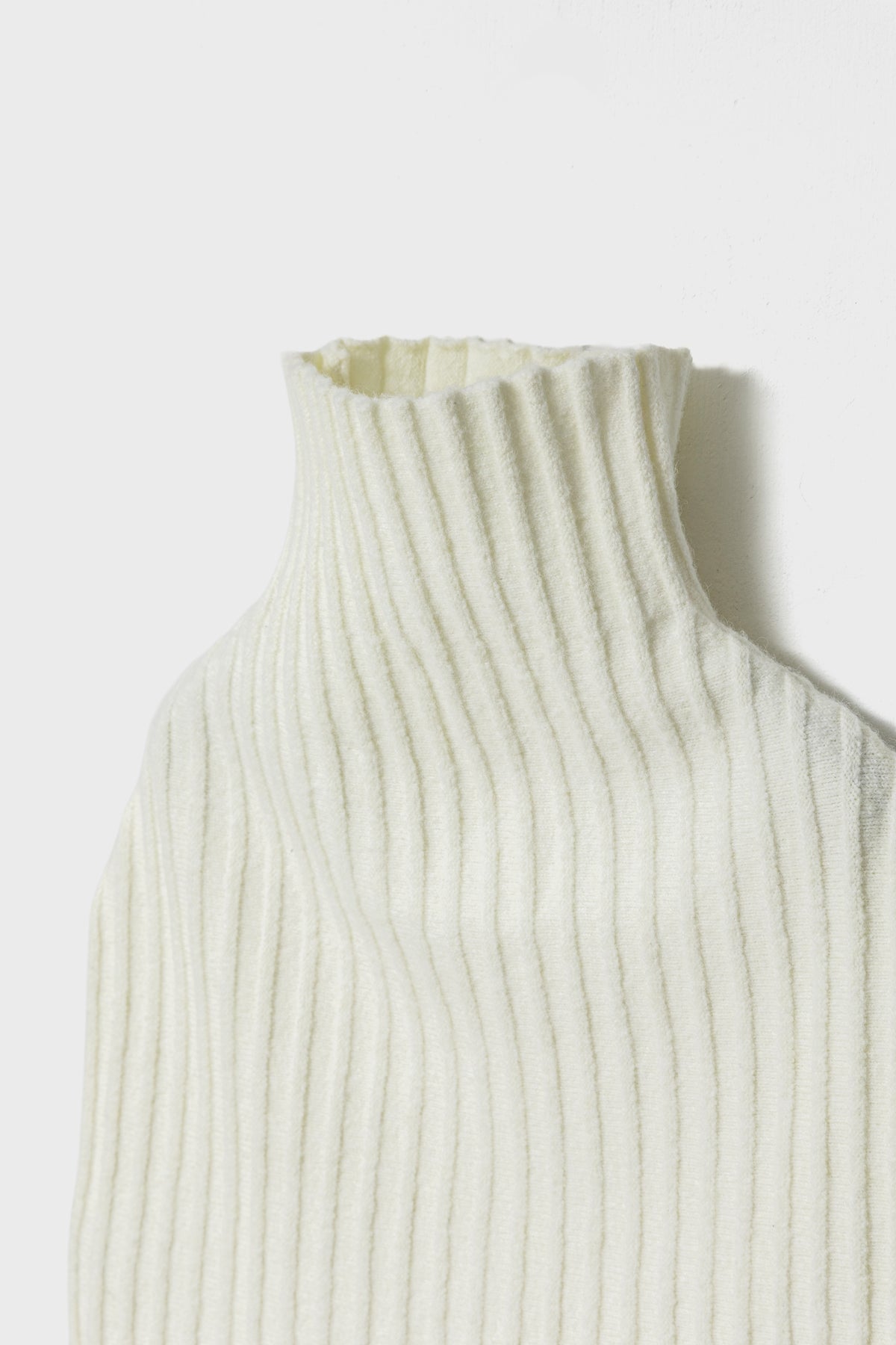 ECO-KNIT RIBBED CAPE - White