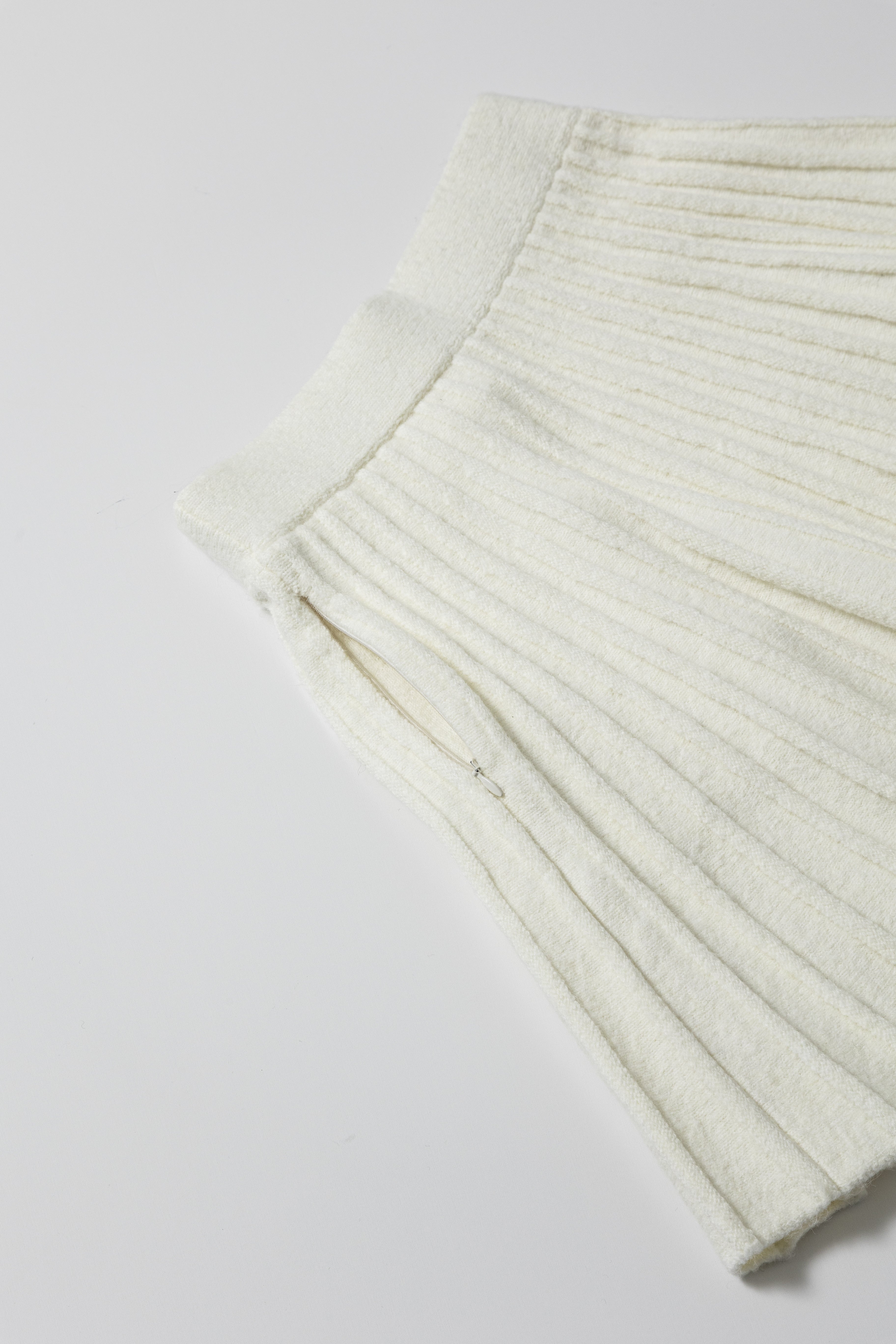 ECO-KNIT PLEATS SKIRT - White