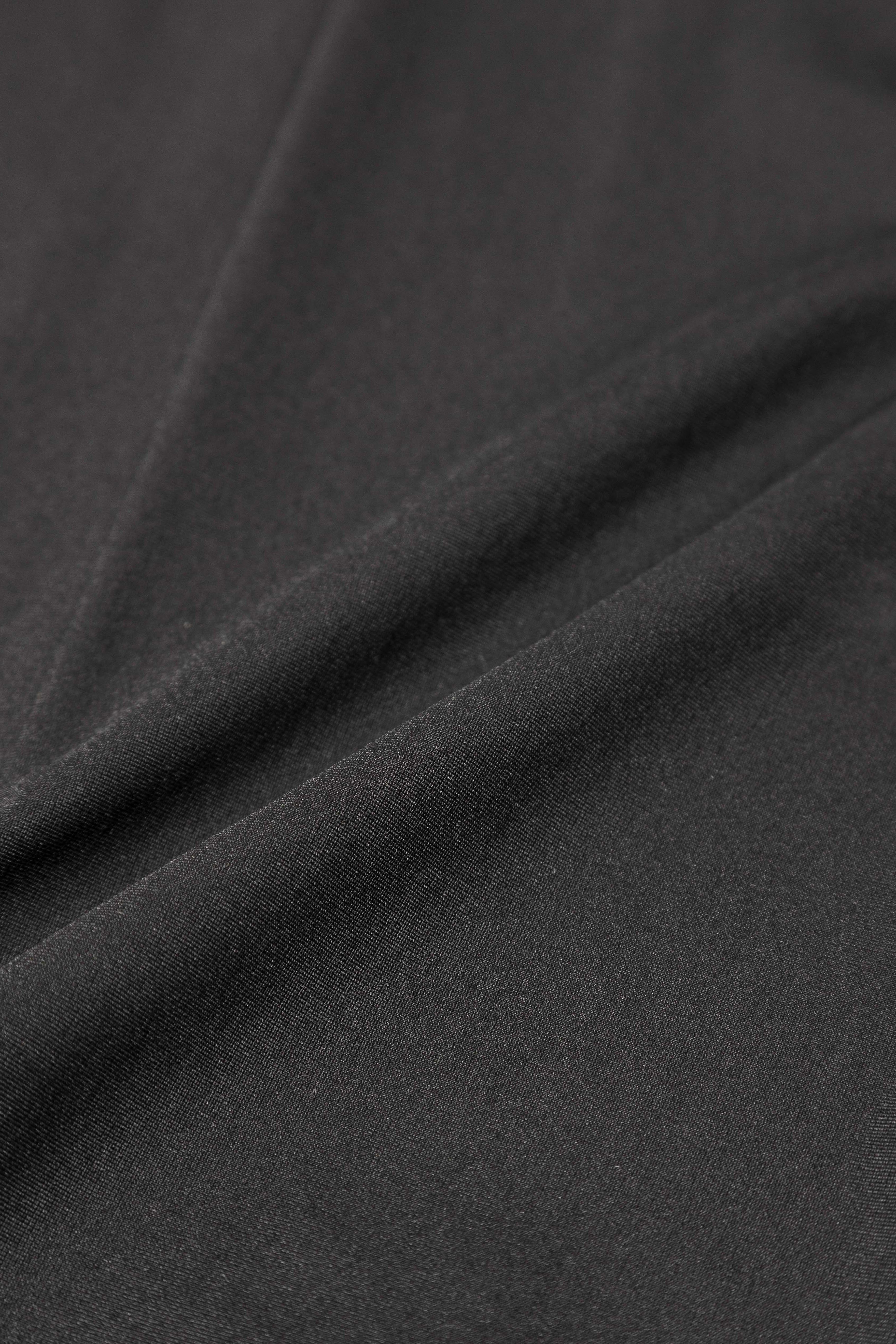 ESSENTIAL HALF ZIP - Black
