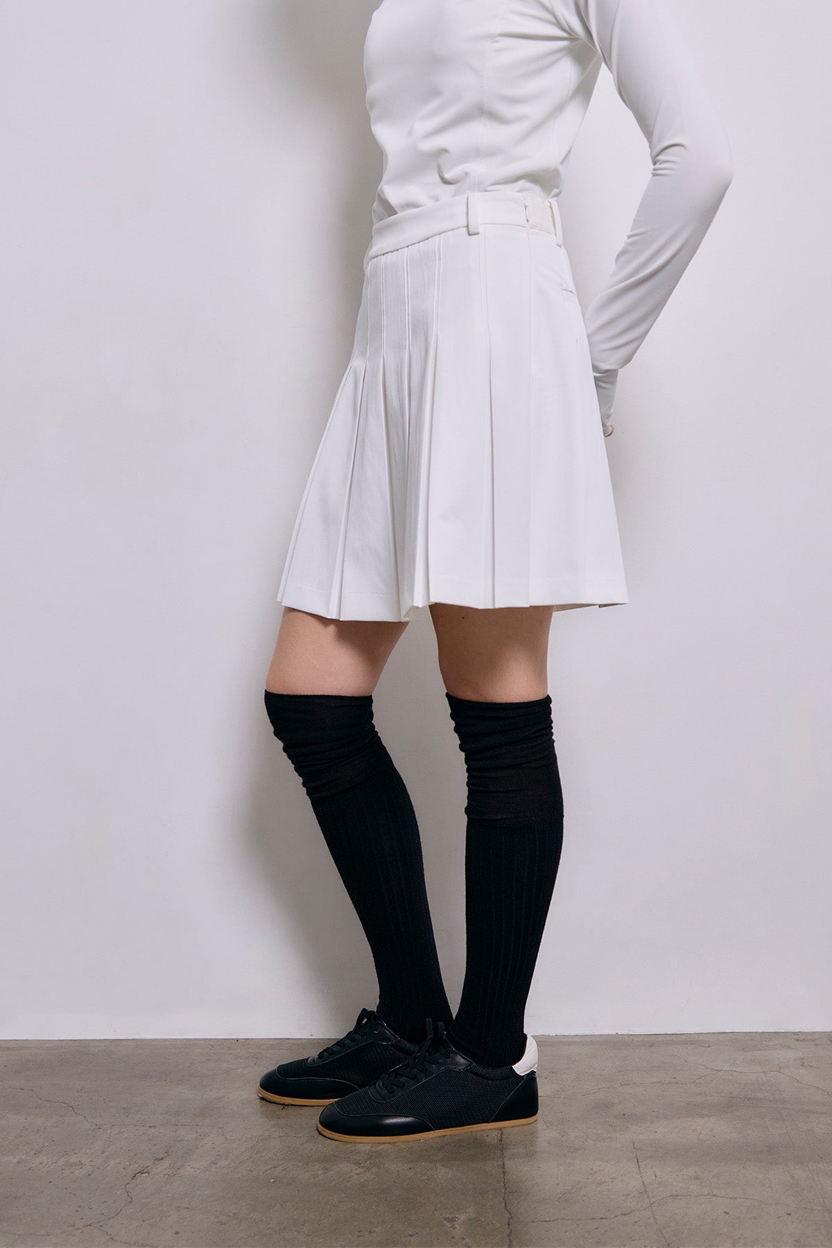 ESSENTIAL GOLF PLEATS SKIRT - White