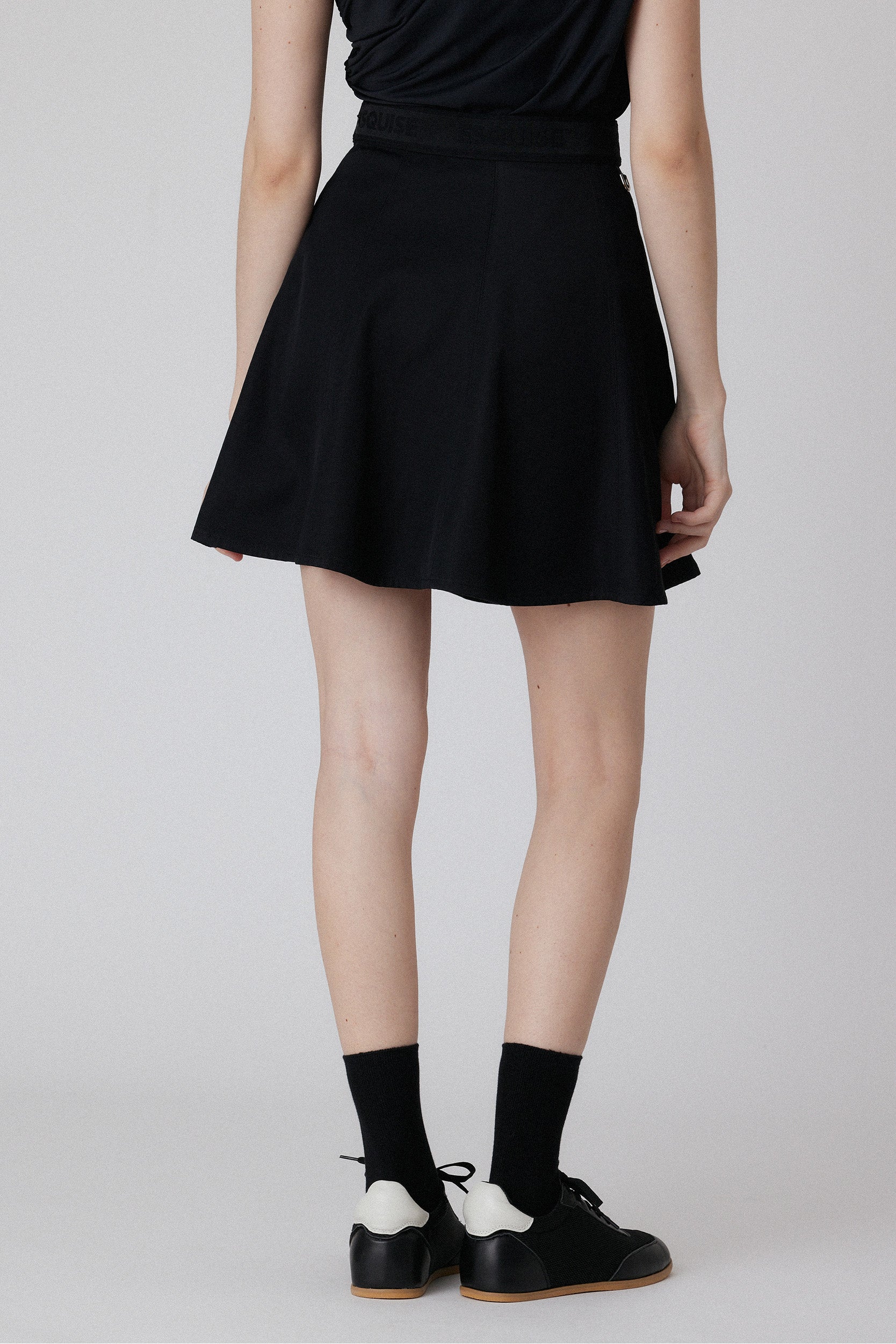 MINIMAL FLARE SKIRT - Black