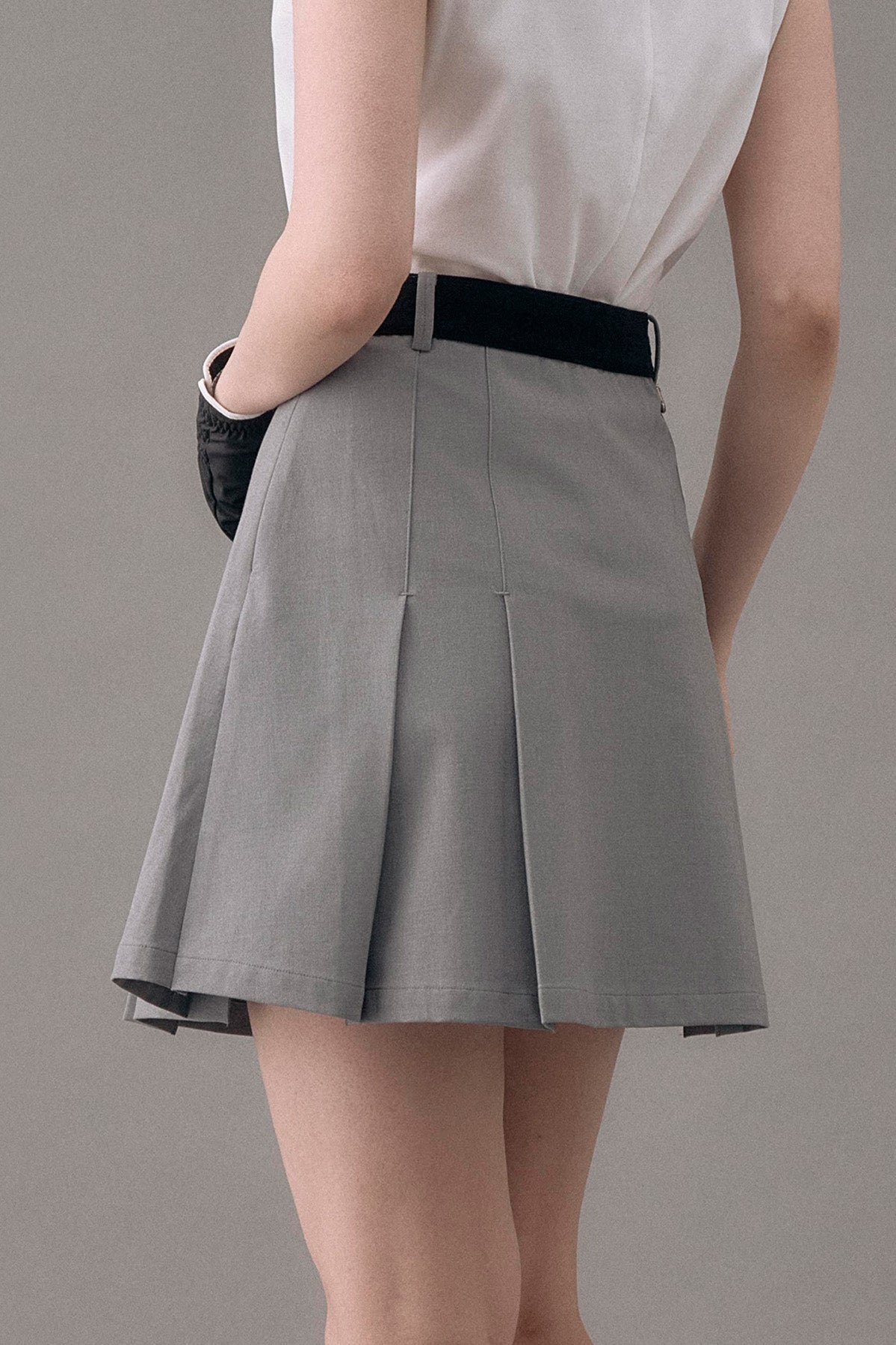 SILK TOUCH PLEATED SKIRT - Light Gray