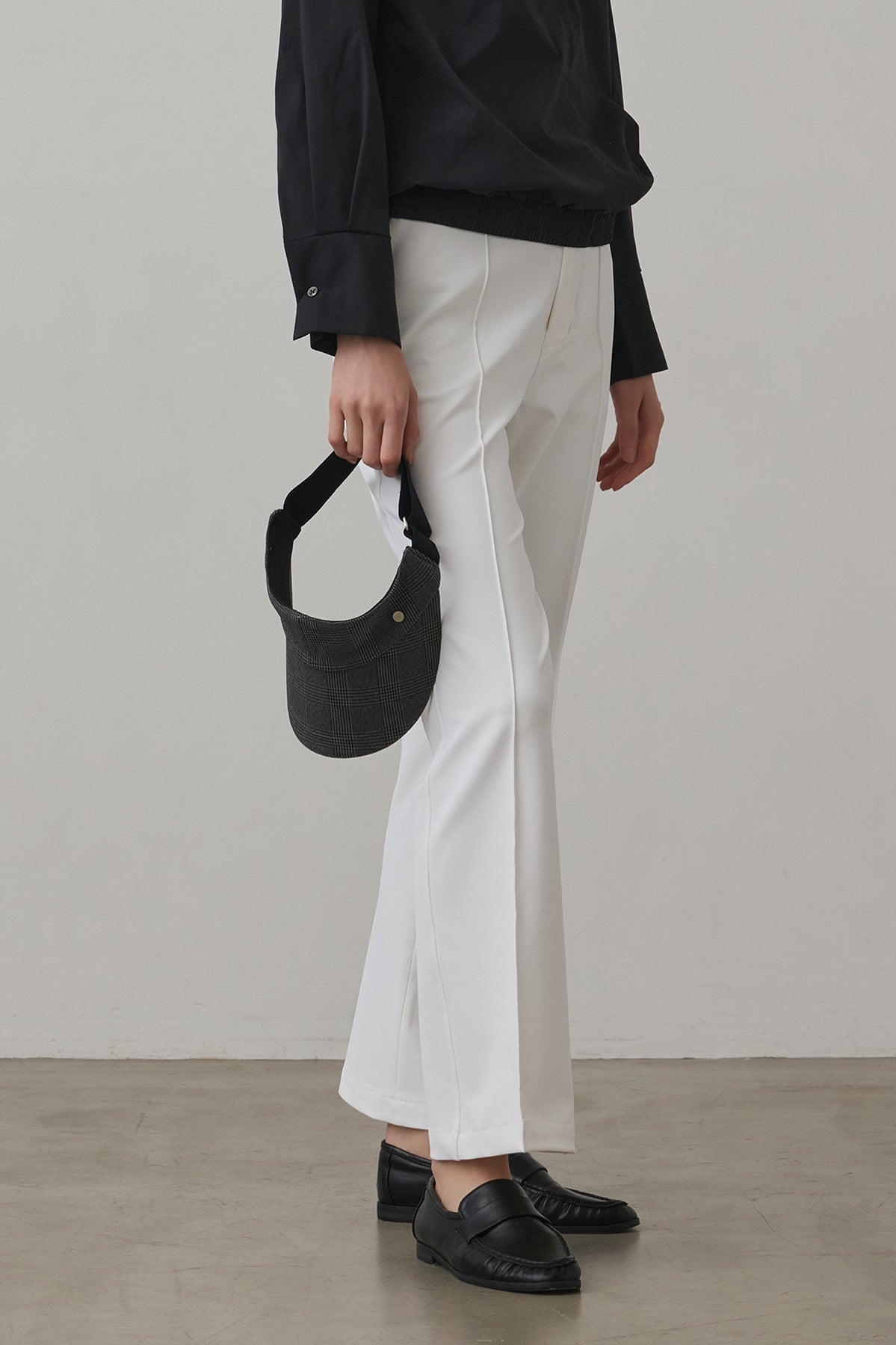 FIRST FLARE PANTS - White