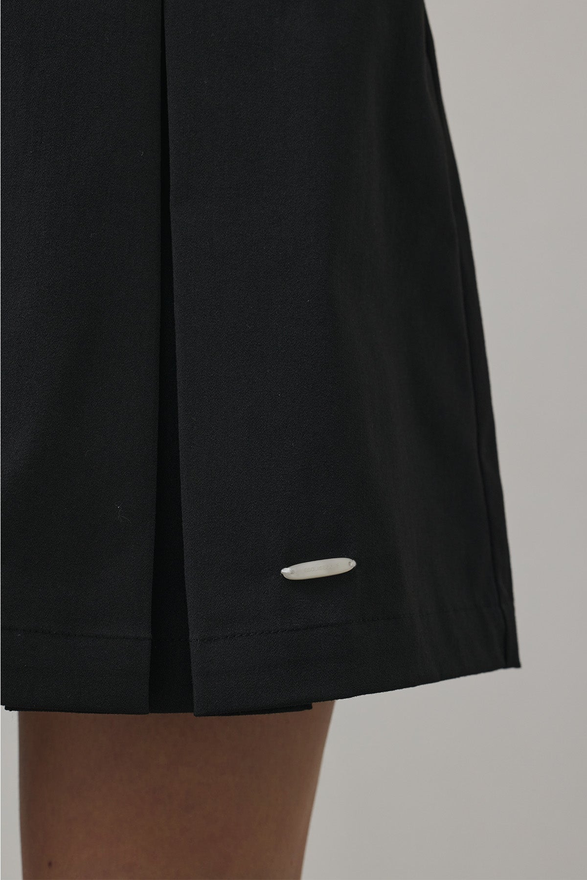 DAILY BOX PLEATS - Black