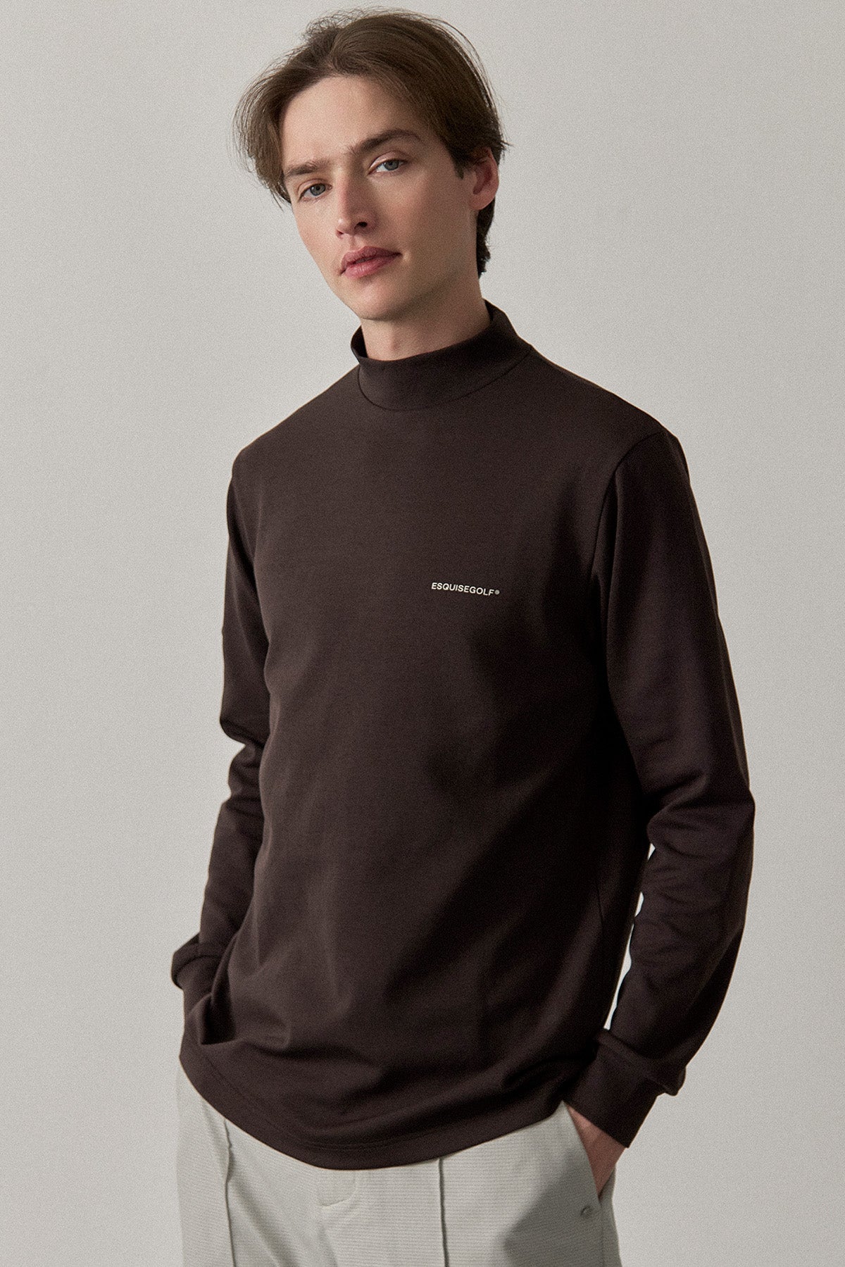 RELAXED STRETCH MOCKNECK - Brown