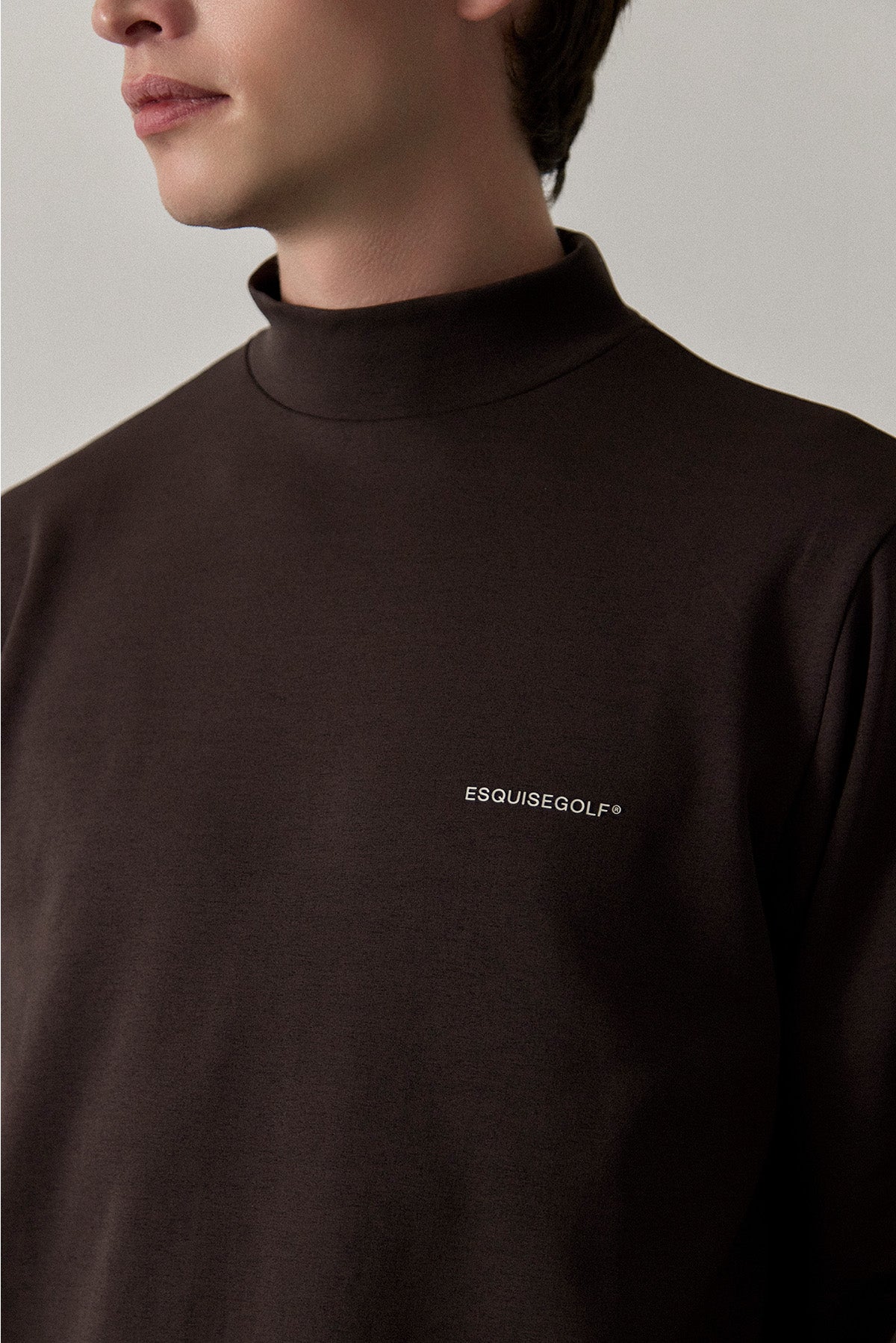 RELAXED STRETCH MOCKNECK - Brown