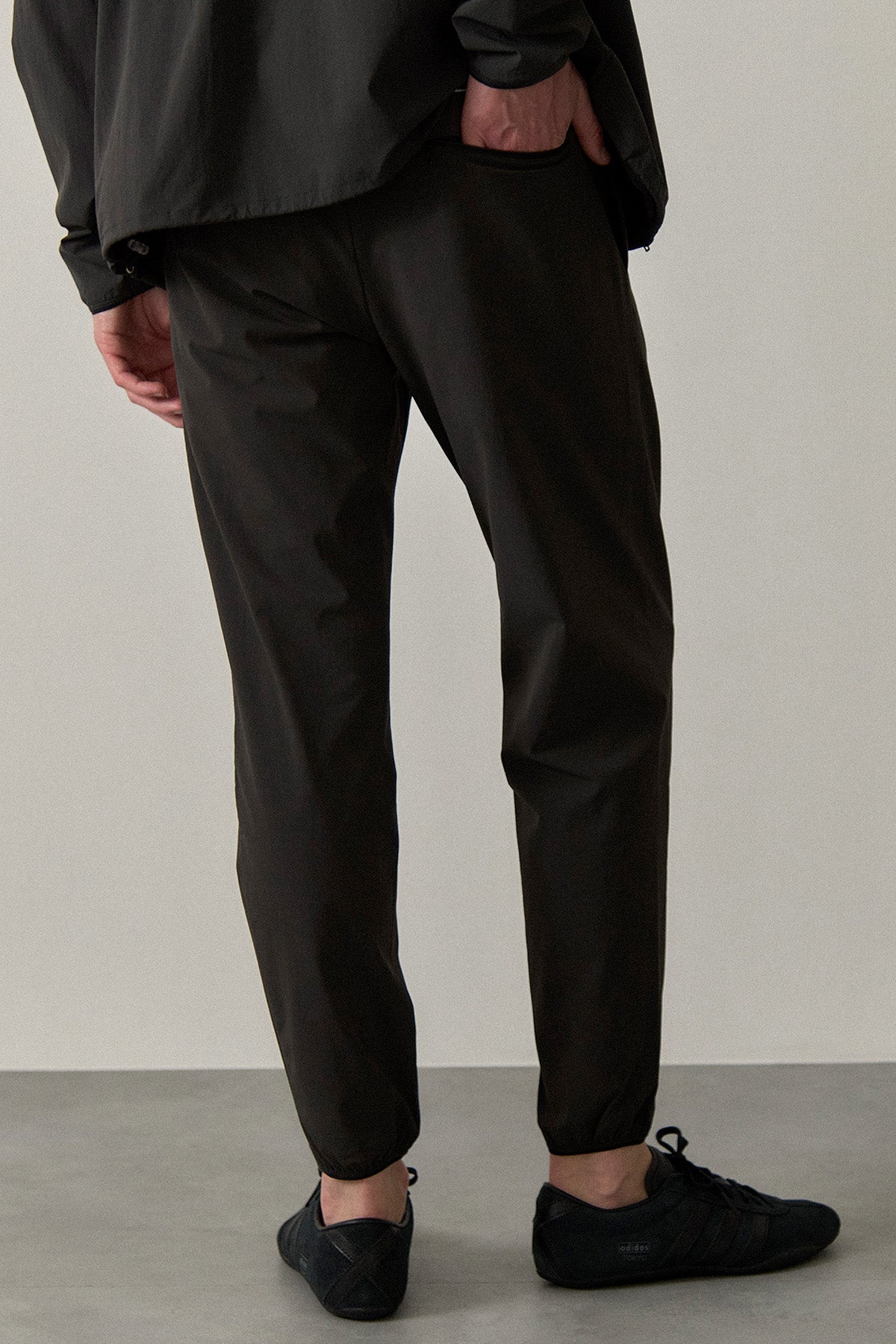 LIGHTFORM SLIM JOGGERS - Black