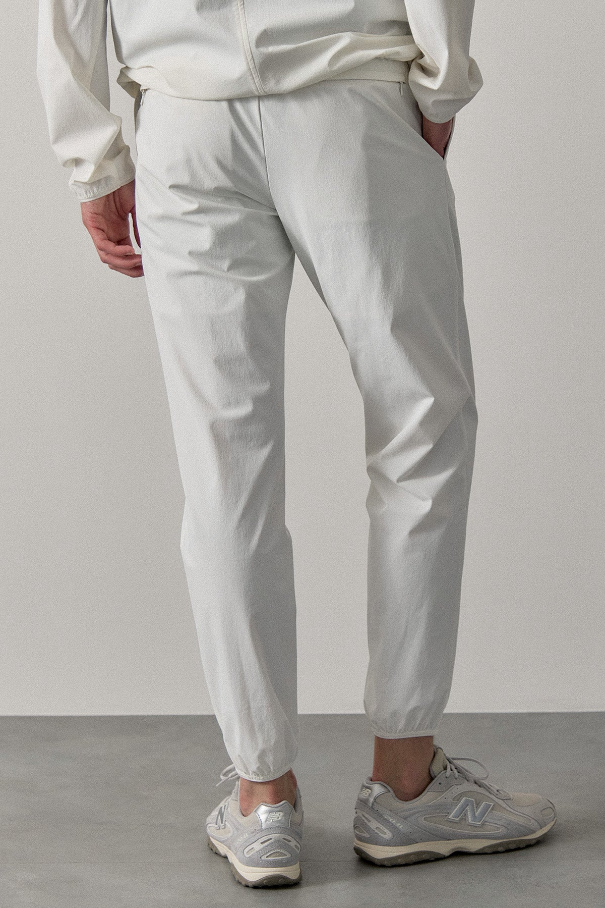 LIGHTFORM SLIM JOGGERS - White