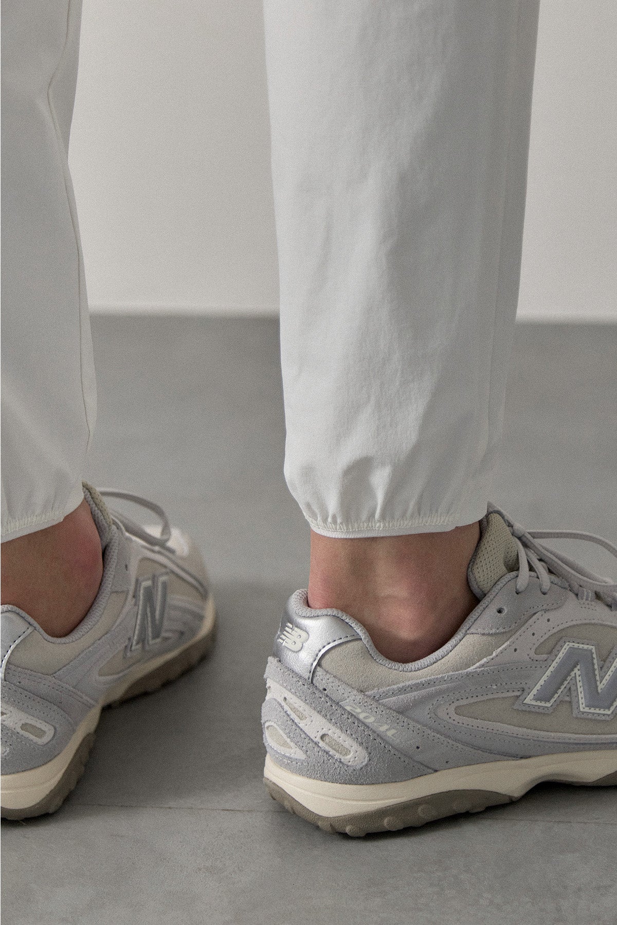 LIGHTFORM SLIM JOGGERS - White